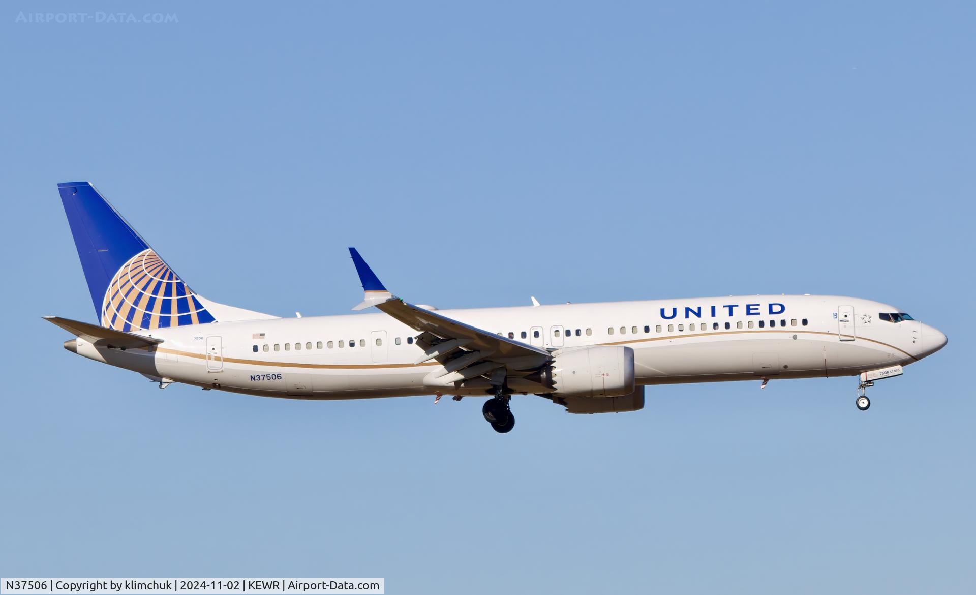 N37506, 2018 Boeing 737-9 MAX C/N 43432, On approach