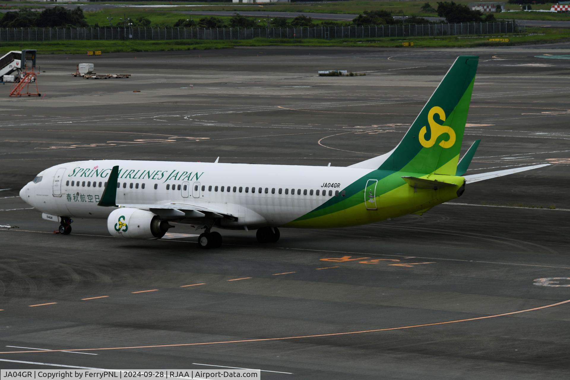 JA04GR, 2016 Boeing 737-8AL C/N 61776, Spring Japan B738 arriving at its stand