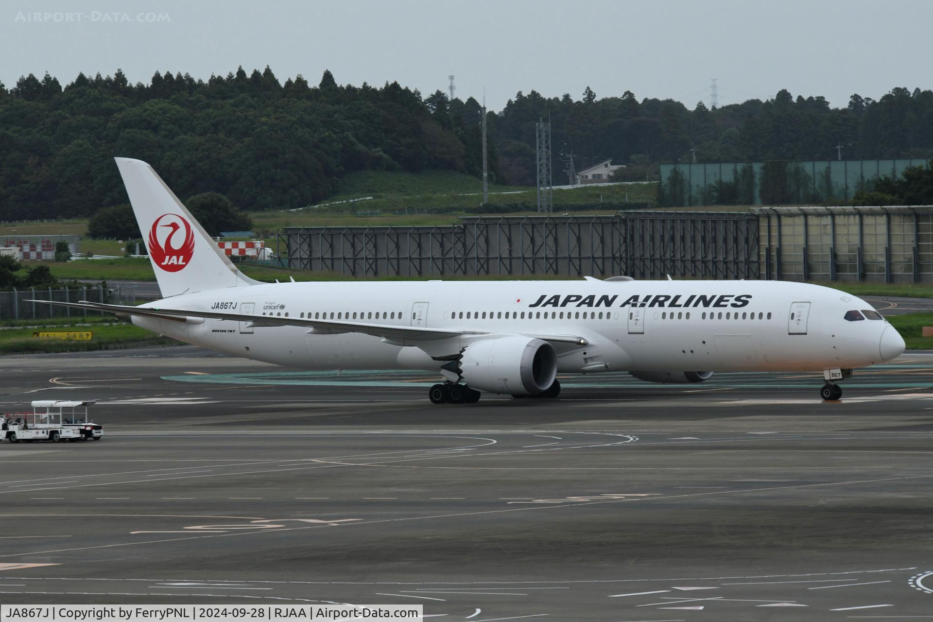 JA867J, 2017 Boeing 787-9 Dreamliner C/N 34843, JAL B789 taxying