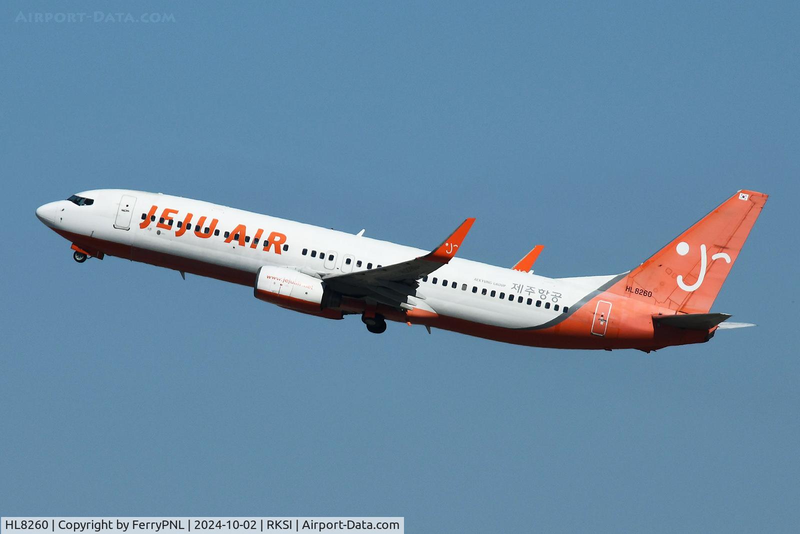 HL8260, 2002 Boeing 737-8BK C/N 30622, Jeju in old cs taking-off