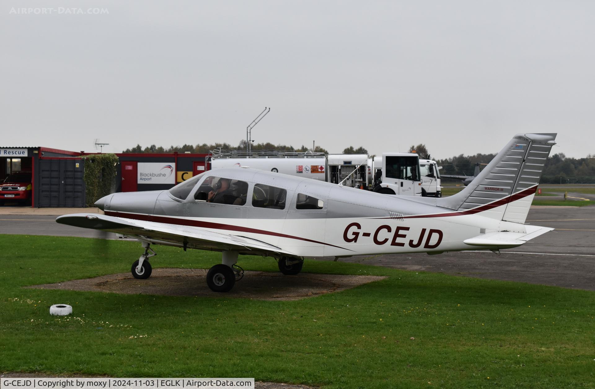 G-CEJD, 2005 Piper PA-28-161 Warrior III C/N 2842244, Piper PA-28-161 Cherokee Warrior III at Blackbushe. Ex D-EGVY 