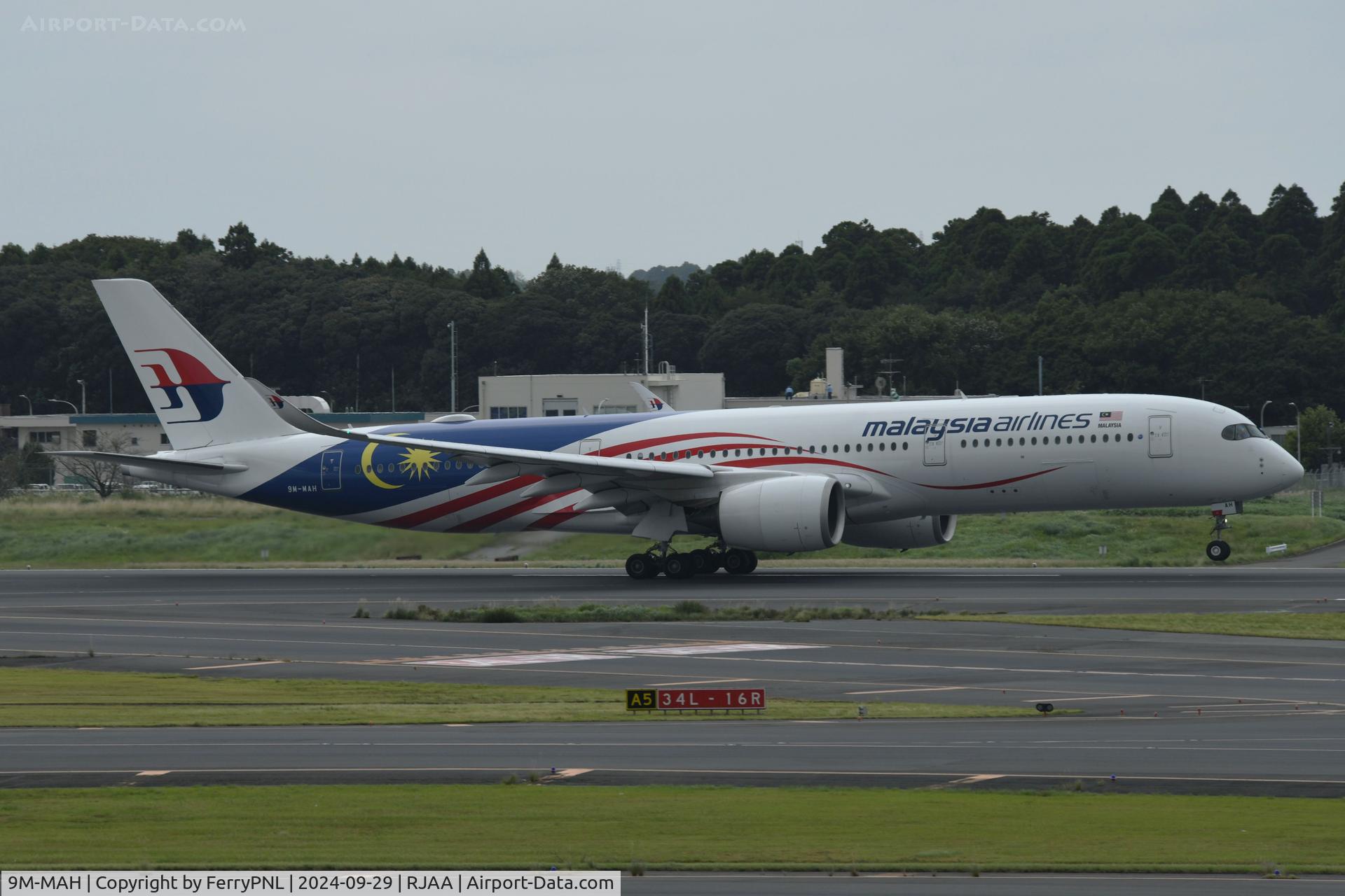 9M-MAH, Airbus A350-941 C/N 378, Malaysian A359 rotating