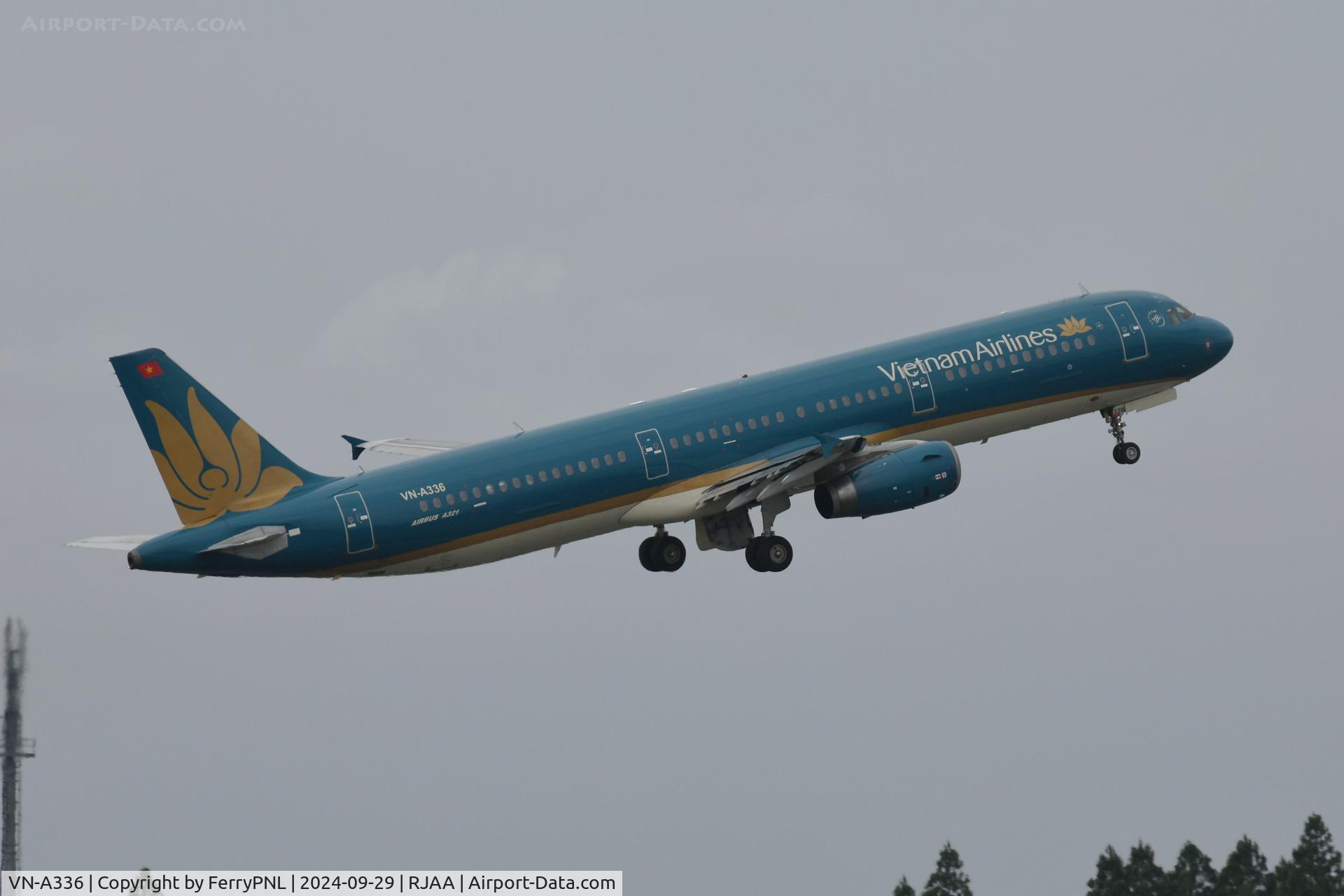 VN-A336, 2012 Airbus A321-231 C/N 5247, Vietnam A321 lifting-off
