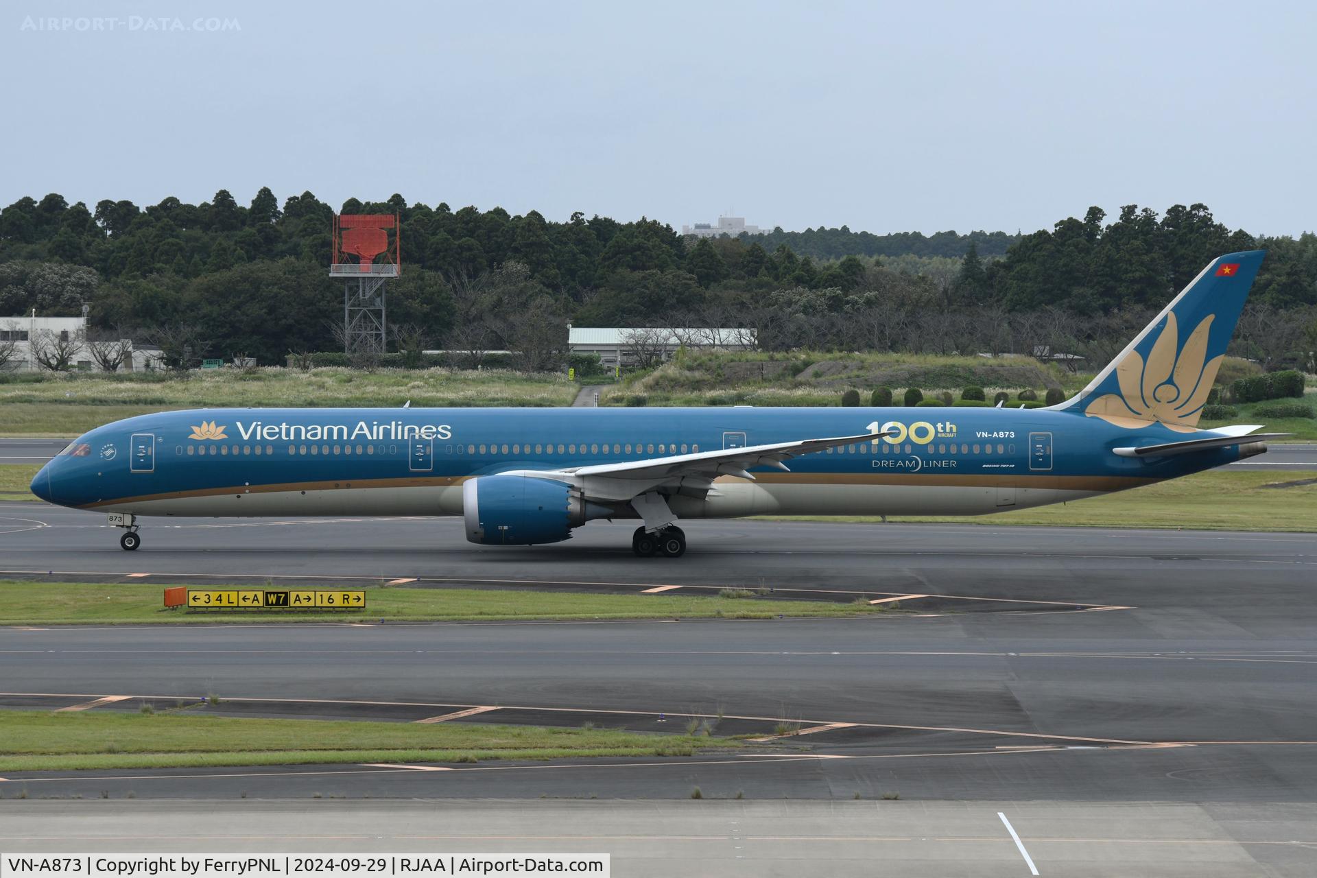 VN-A873, 2019 Boeing 787-10 Dreamliner Dreamliner C/N 60288, Vietnam B787-10 taxying for departure