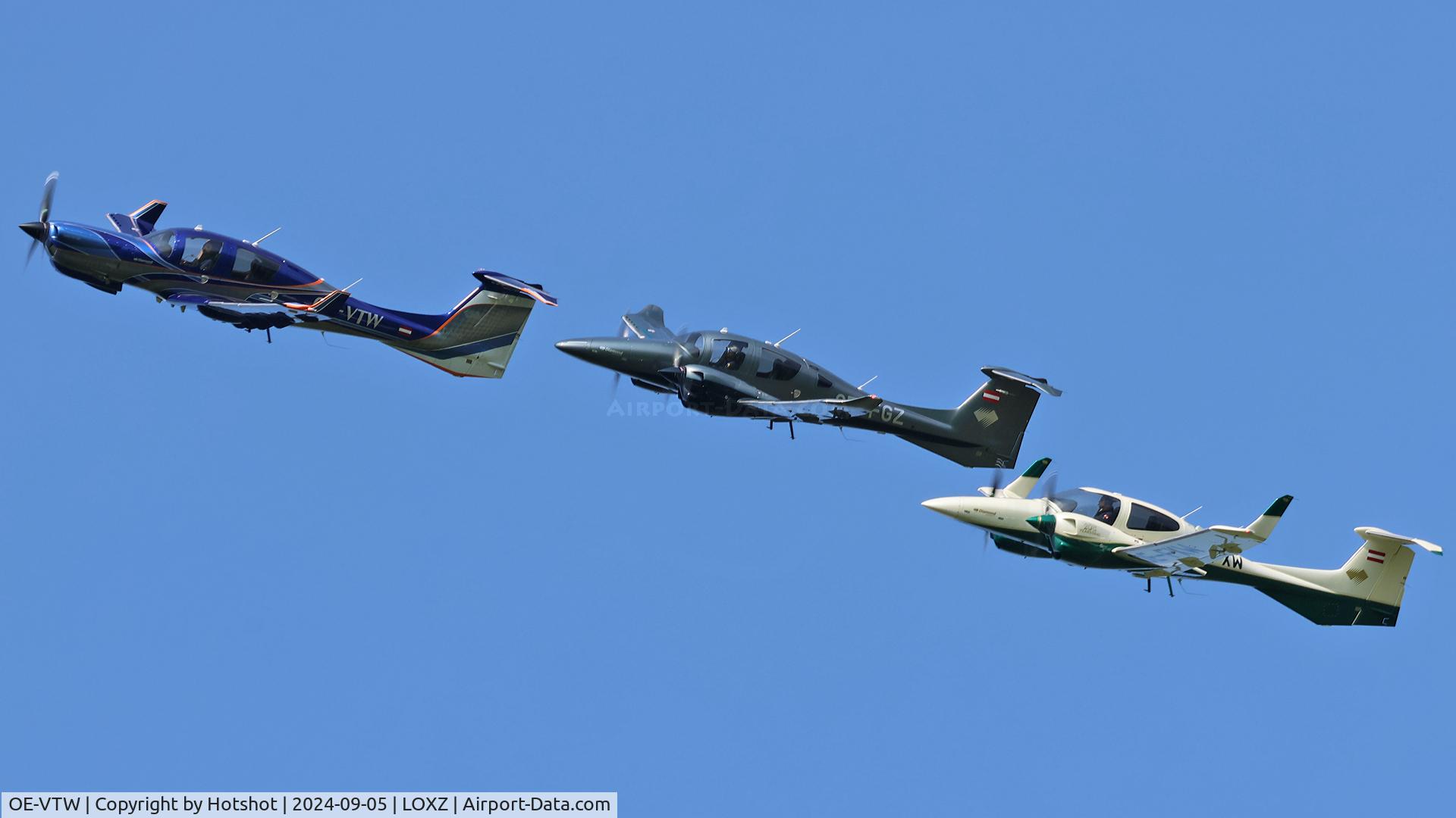 OE-VTW, 2020 Diamond DA-50RG C/N 50.004, Diamond formation with Da-62 OE-FGZ and Da-42 OE-FXW seemingly in trail