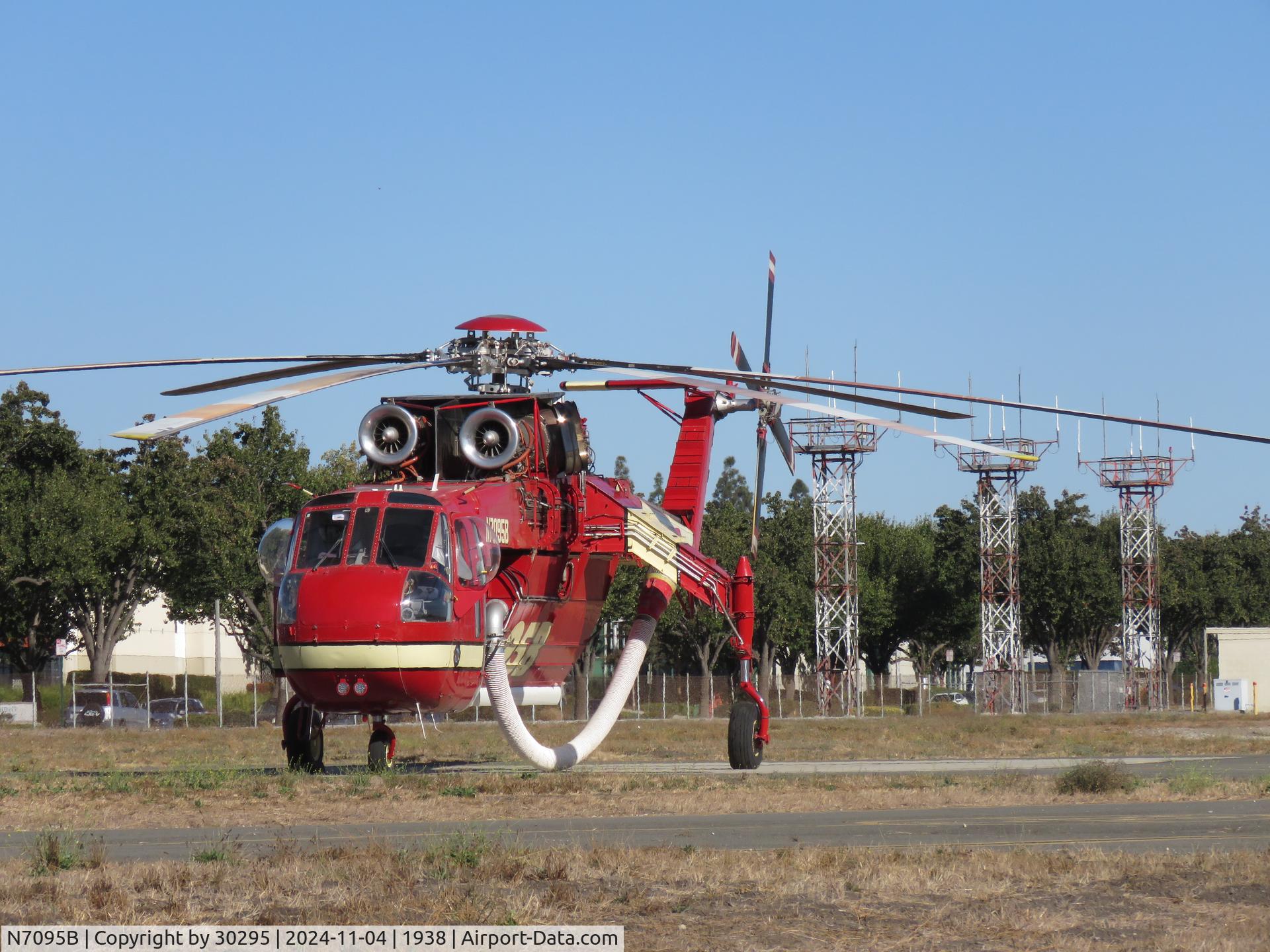 N7095B, 1967 Sikorsky CH-54A Tarhe C/N 64.032, Parked