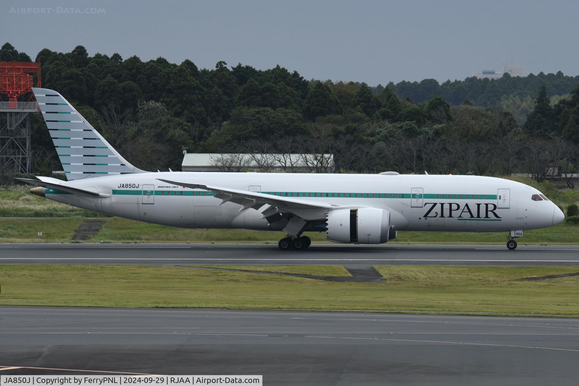 JA850J, 2023 Boeing 787-8 Dreamliner Dreamliner C/N 35439, Zipair B788 coming to a stop