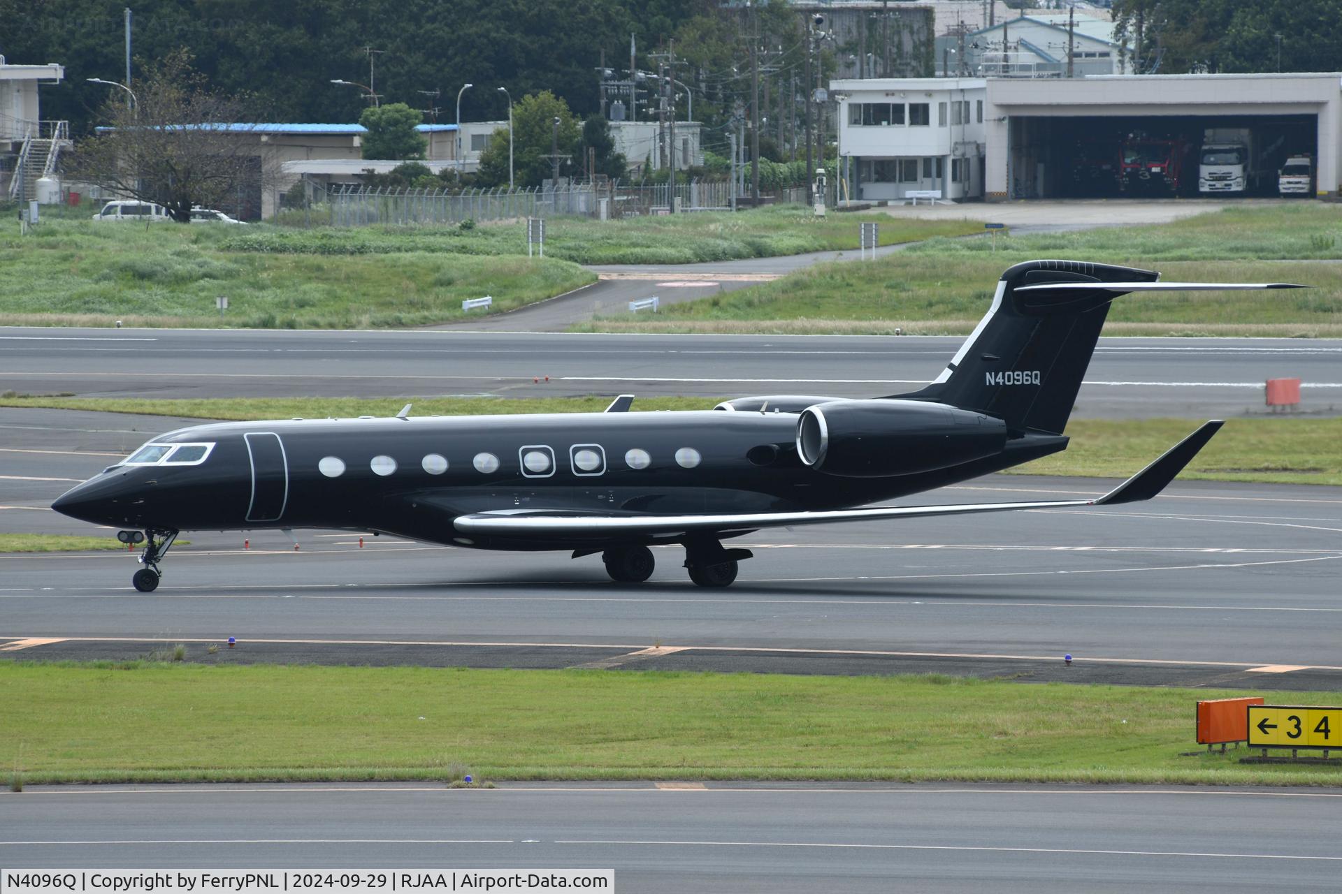 N4096Q, 2019 Gulfstream Aerospace G650 (G-VI) C/N 6408, 6408 EQUIPMENT LLC G650ER taxying to the GA apron