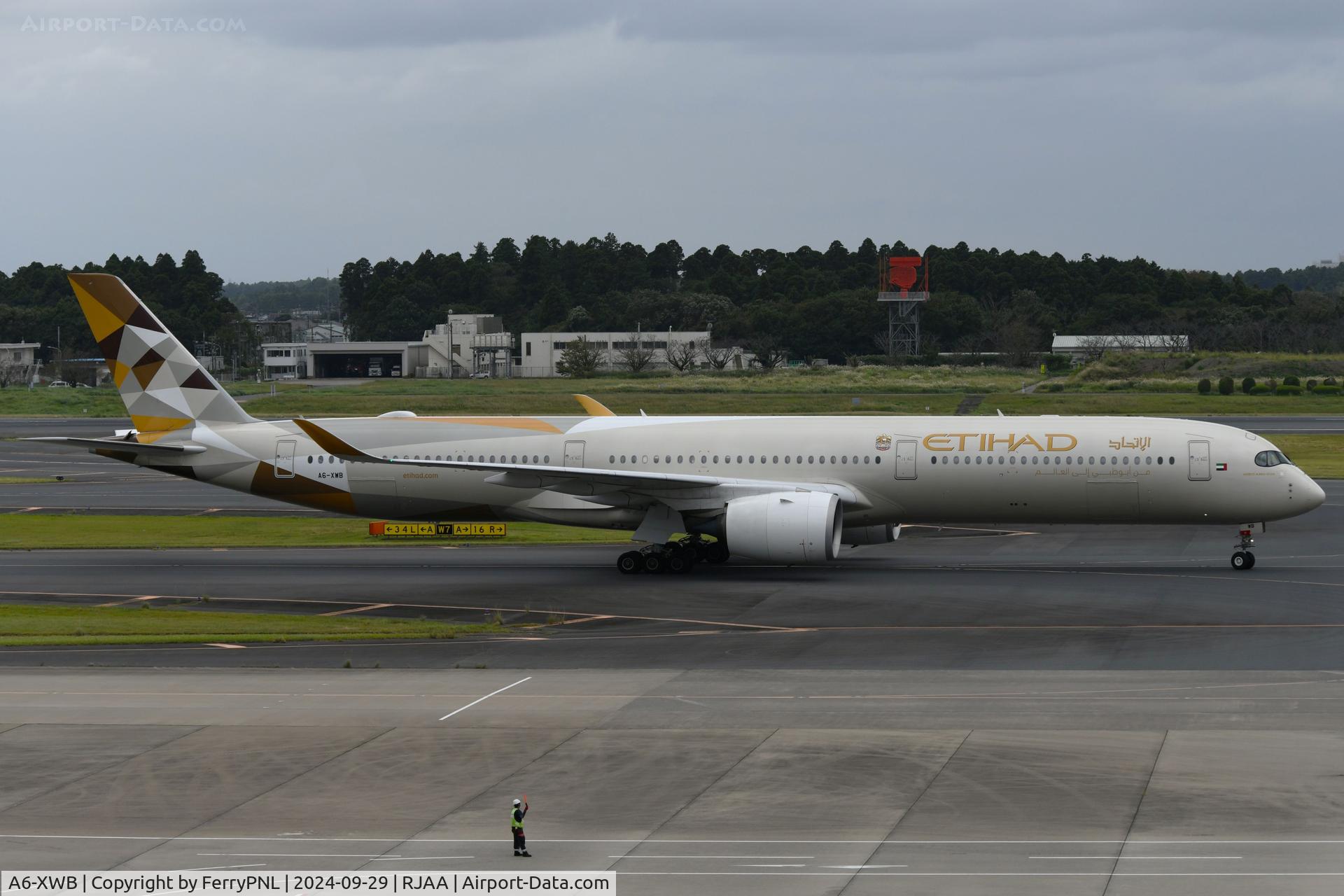 A6-XWB, 2019 Airbus A350-1041 C/N 290, Etihad A359-1000 arriving