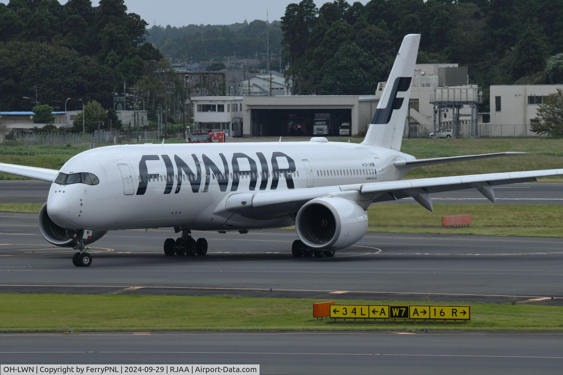 OH-LWN, 2019 Airbus A350-941 C/N 273, Finnair A359 vacating the runway
