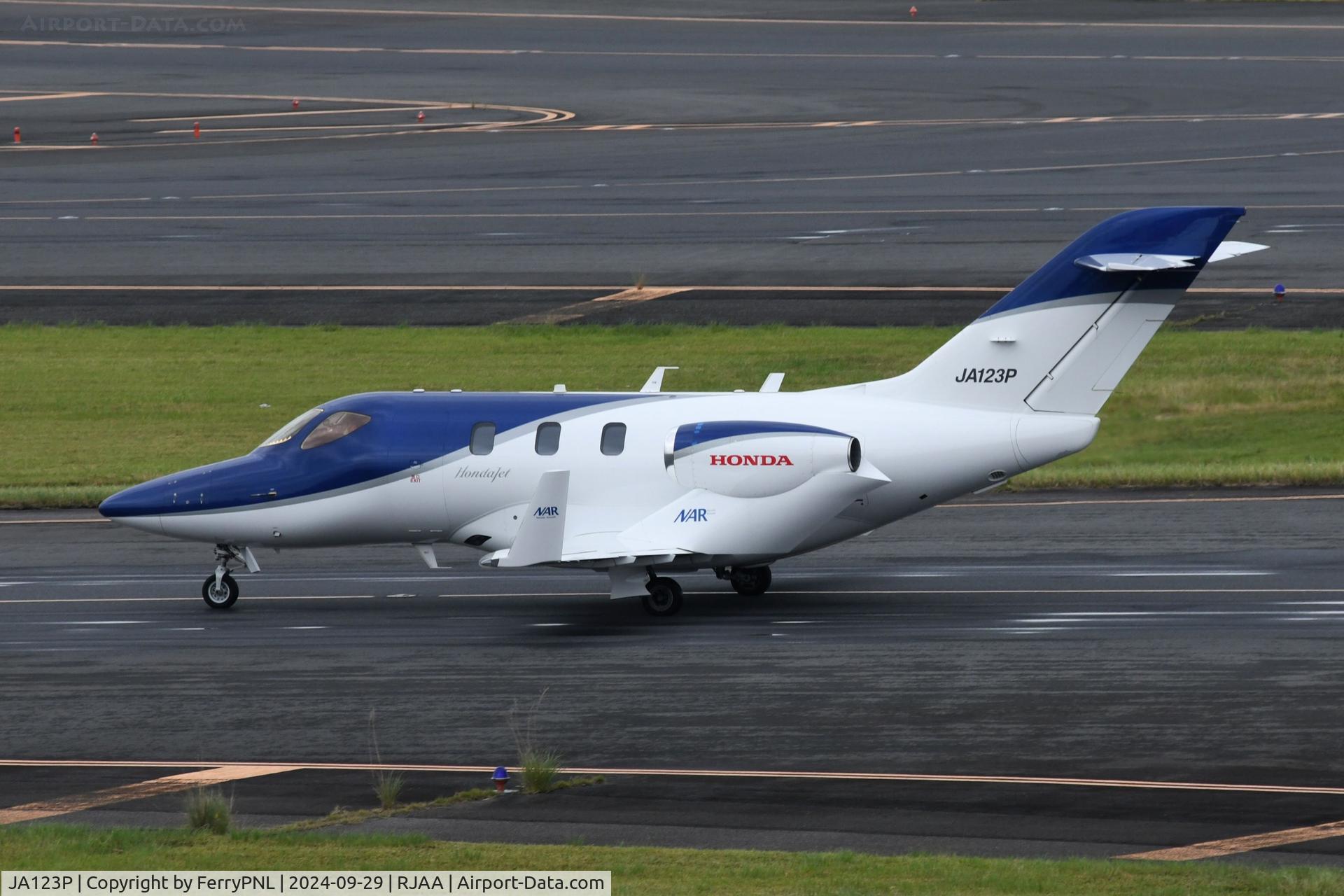 JA123P, 2021 Honda HA-420 C/N 42000062, Arrival of Hondajet