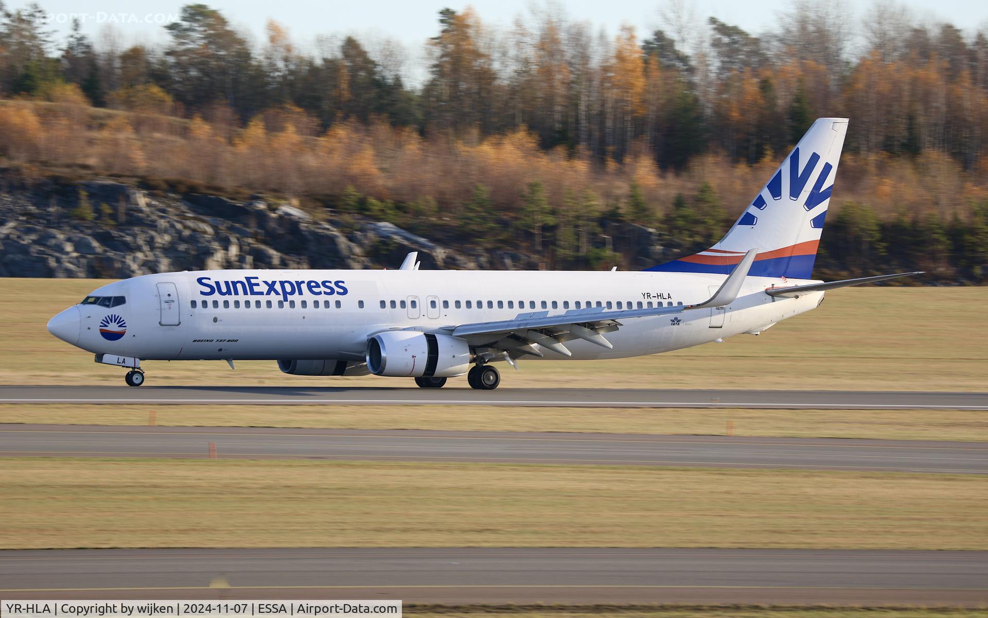 YR-HLA, 2008 Boeing 737-8HC(WL) C/N 36529, Rwy 01R