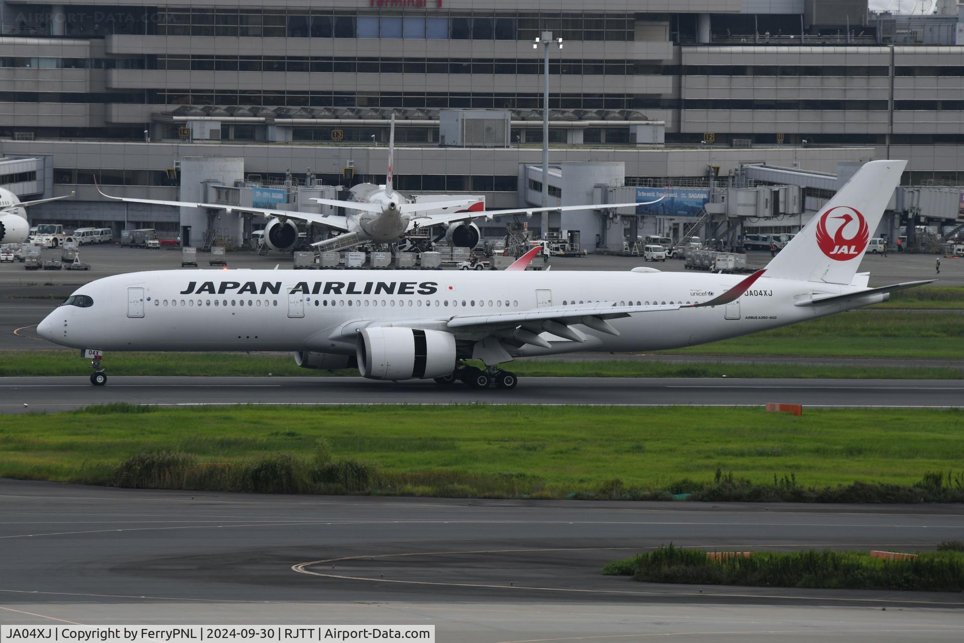 JA04XJ, 2019 Airbus A350-941 C/N 352, Japan Airlines A359 landing