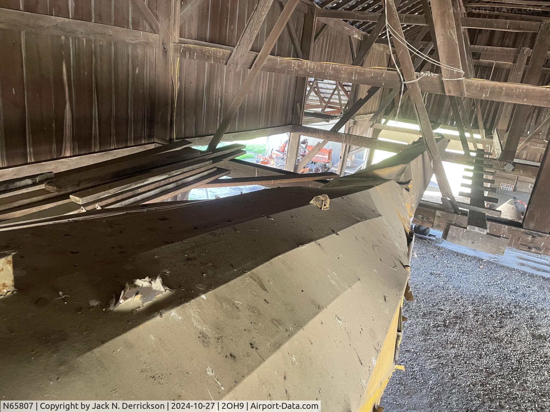 N65807, Schweizer SGS 2-33A C/N 297, Sitting in the rafters