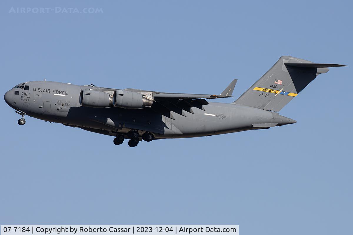 07-7184, 2007 Boeing C-17A Globemaster III C/N 50202/F201/P184, Landing