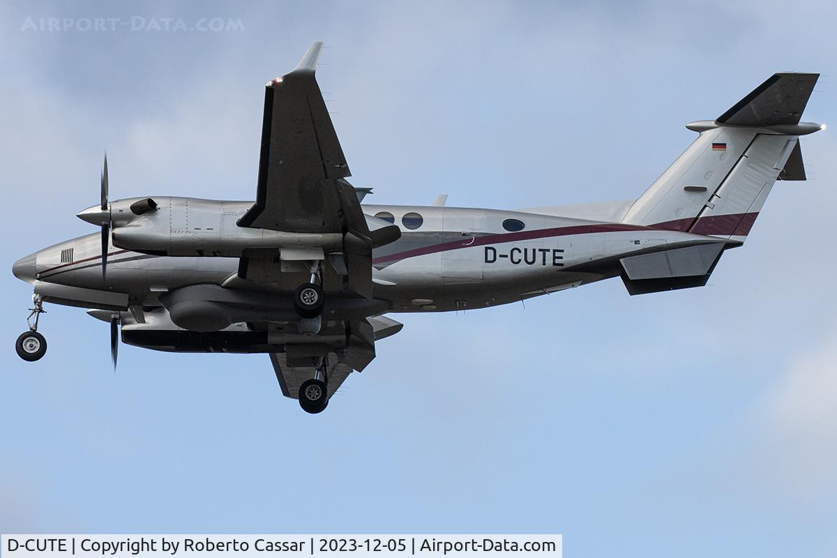 D-CUTE, 2006 Beech Super King Air 350 C/N FL-504, Landing
