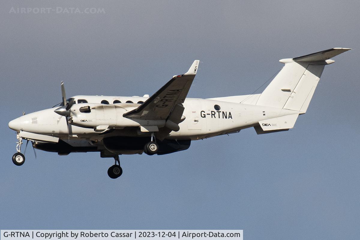 G-RTNA, 2019 Beech King Air 350C C/N FM-82, Landing