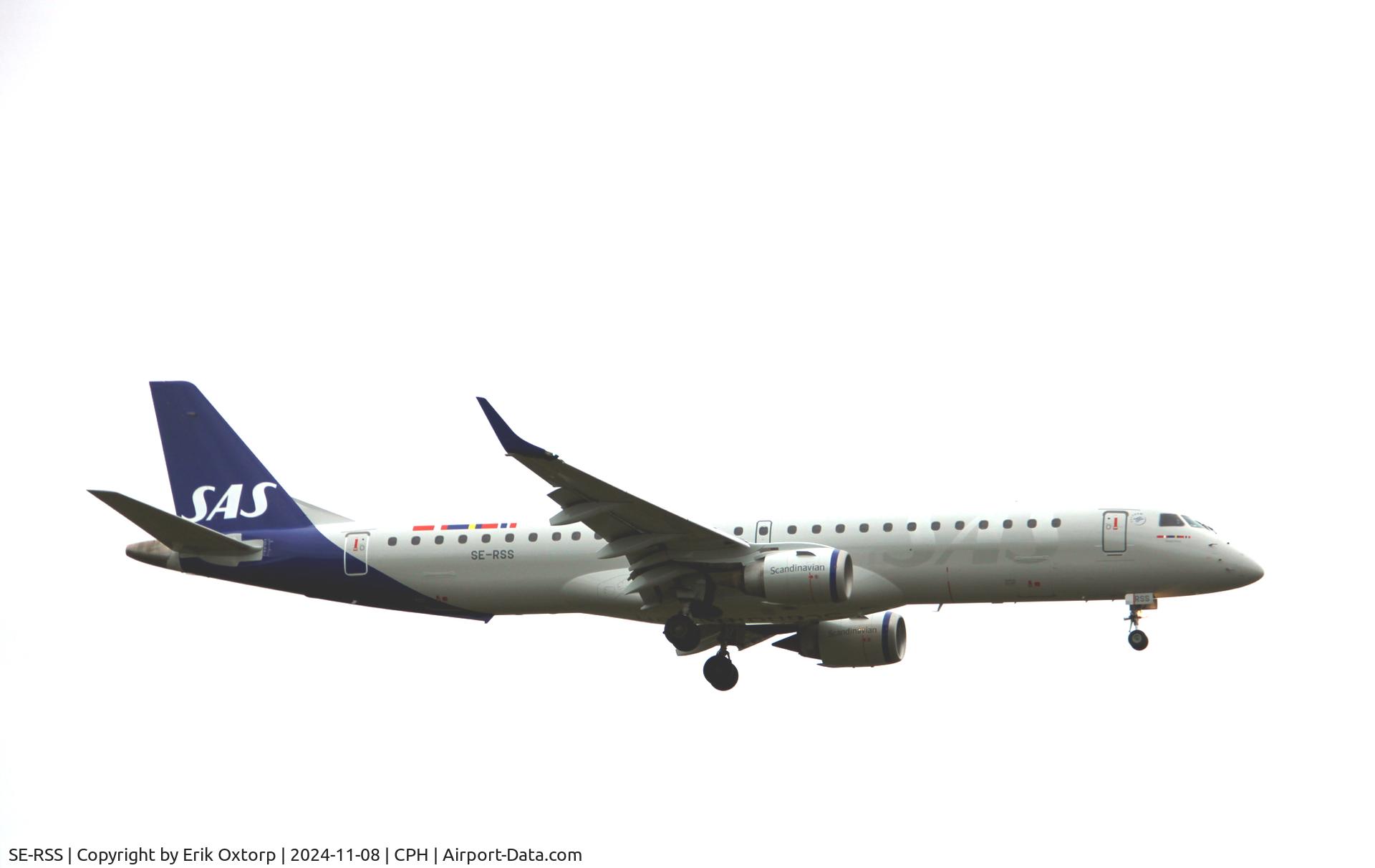 SE-RSS, 2011 Embraer ERJ-195LR (ERJ-190-200LR) C/N 19000437, SE-RSS now in full SAS c/s. Landing rw 04L