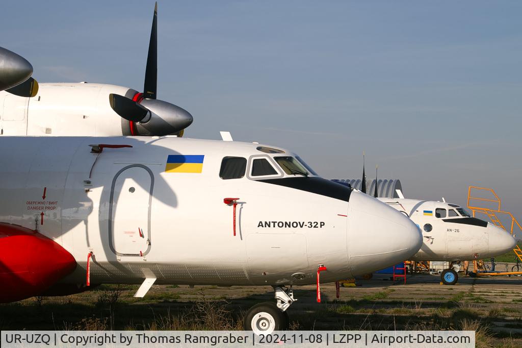 UR-UZQ, Antonov An-32P 