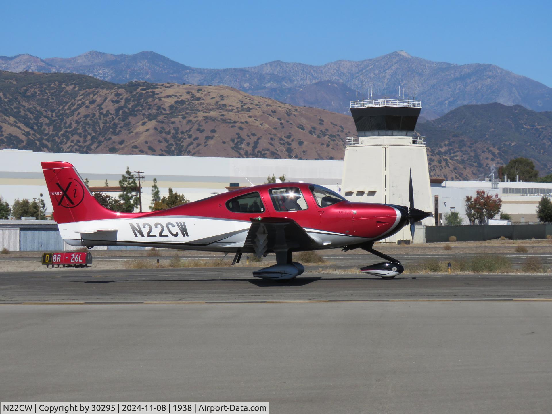 N22CW, 2013 Cirrus SR22-G5 Turbo C/N 0601, Taxiing