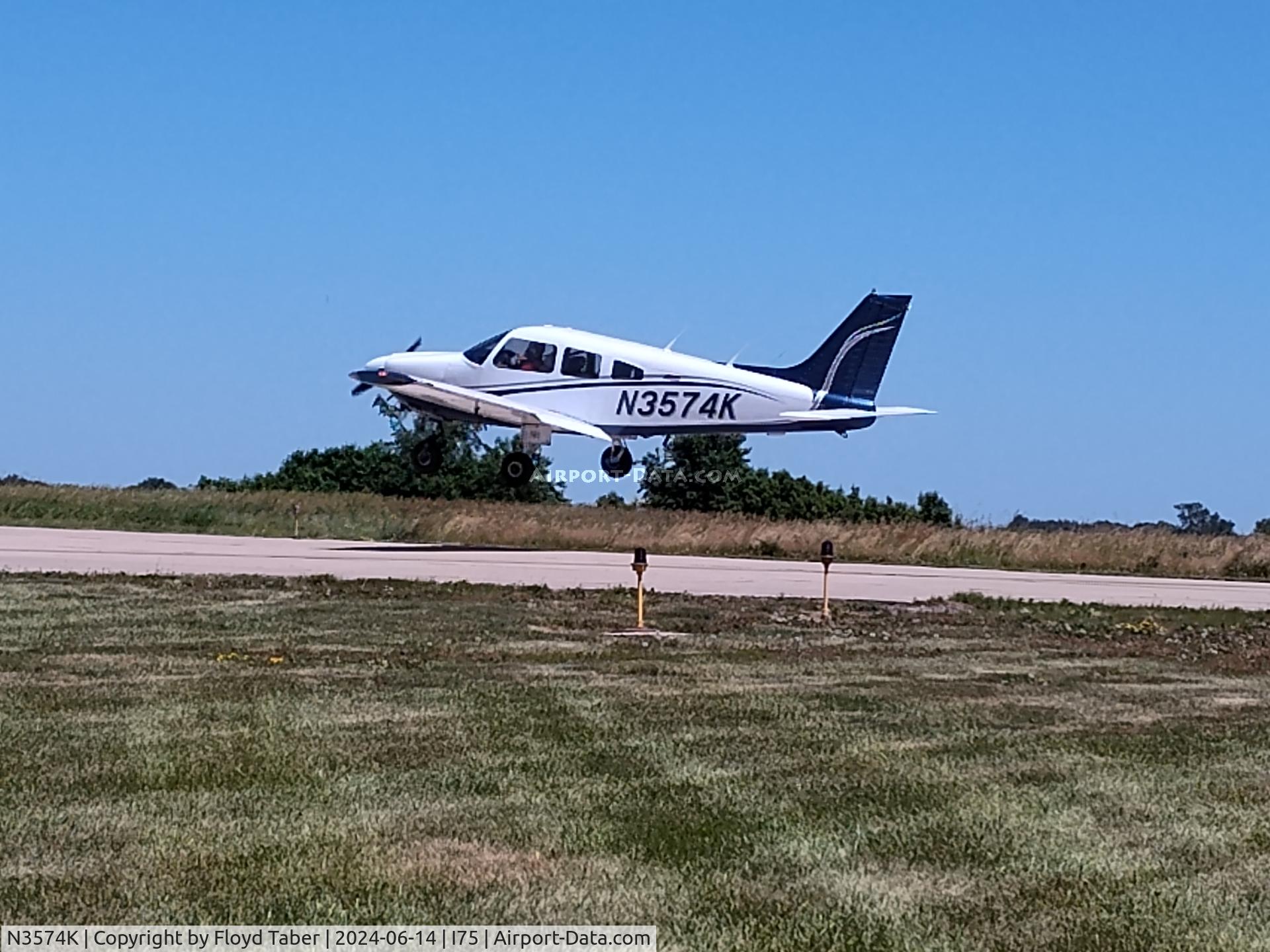 N3574K, Piper PA-28-181 C/N 28-8090197, Taking off at I75