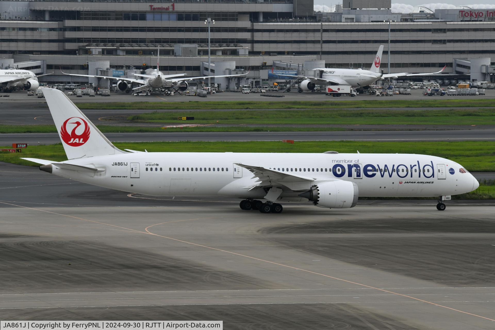 JA861J, 2013 Boeing 787-9 Dreamliner Dreamliner C/N 35422, JAL B789 with One World tiffles