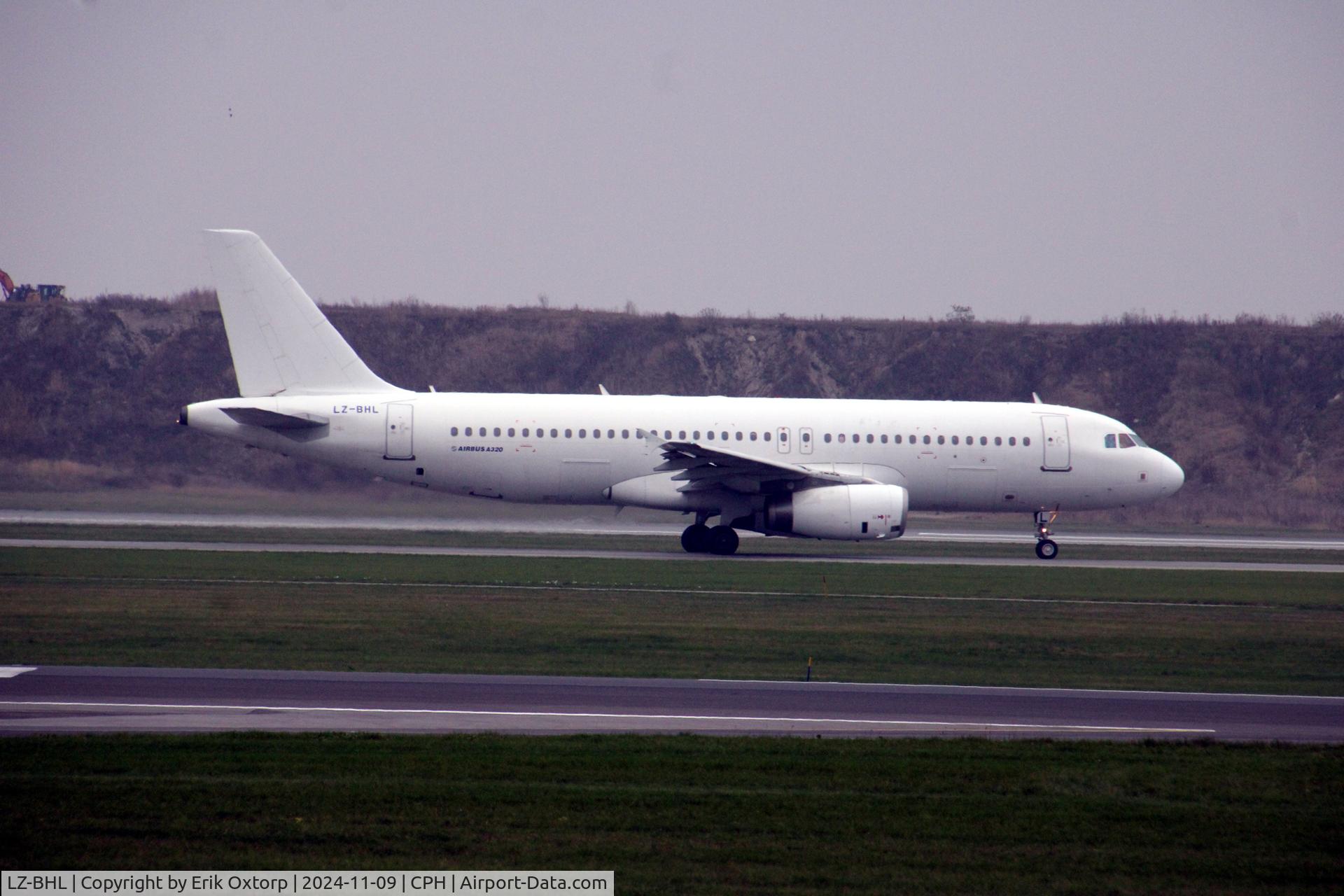 LZ-BHL, 2006 Airbus A320-200 C/N 2987, lz-bhl taxi for take off rw 04R