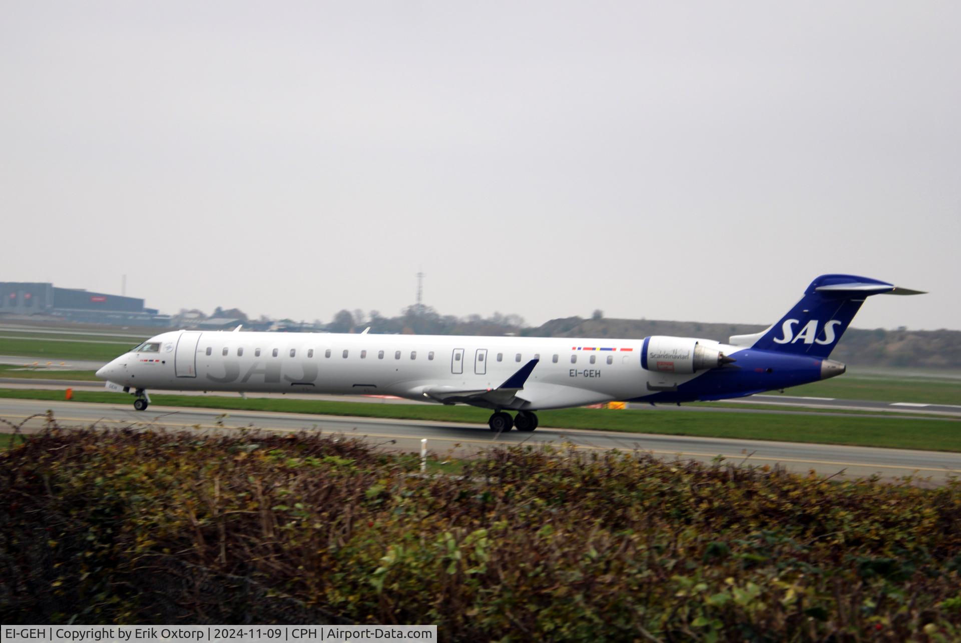 EI-GEH, 2009 Bombardier CRJ-900 (CL-600-2D24) C/N 15221, EI-GEH landed rw 04L