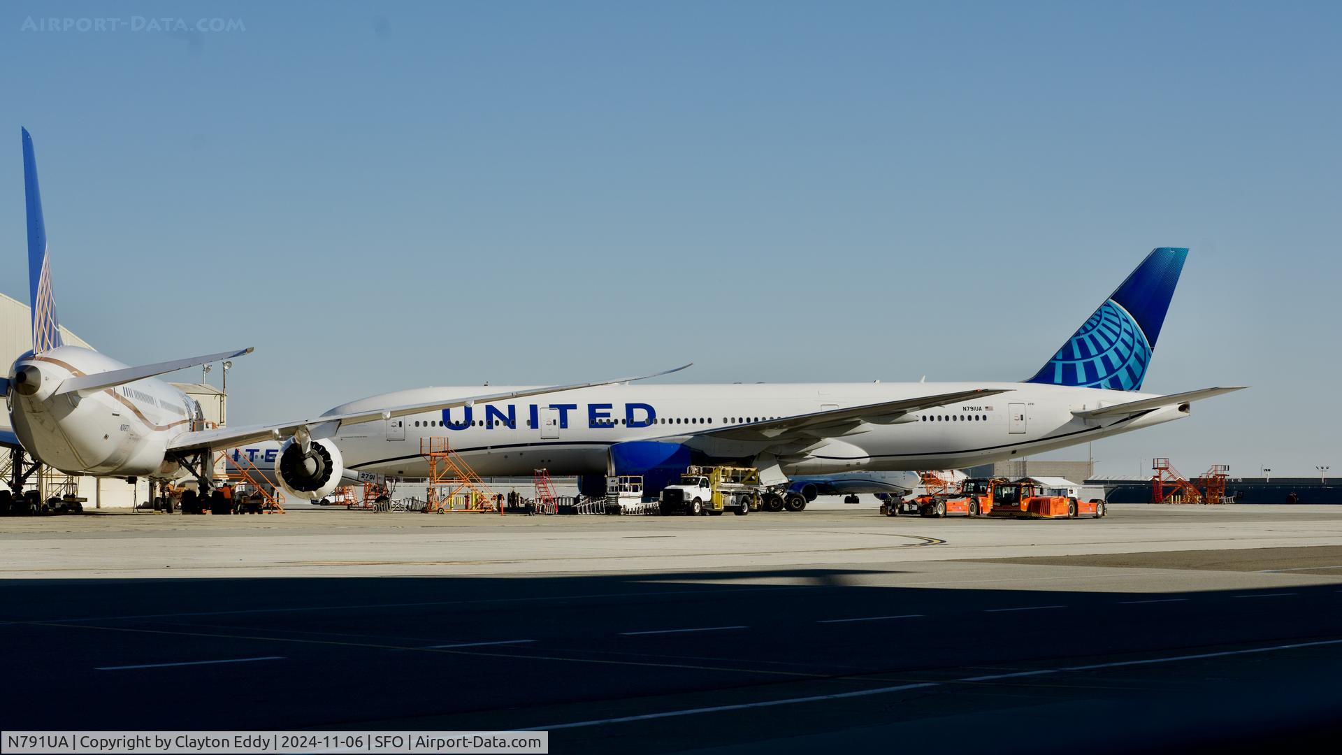 N791UA, 1997 Boeing 777-222 C/N 26933, SFO 2024.