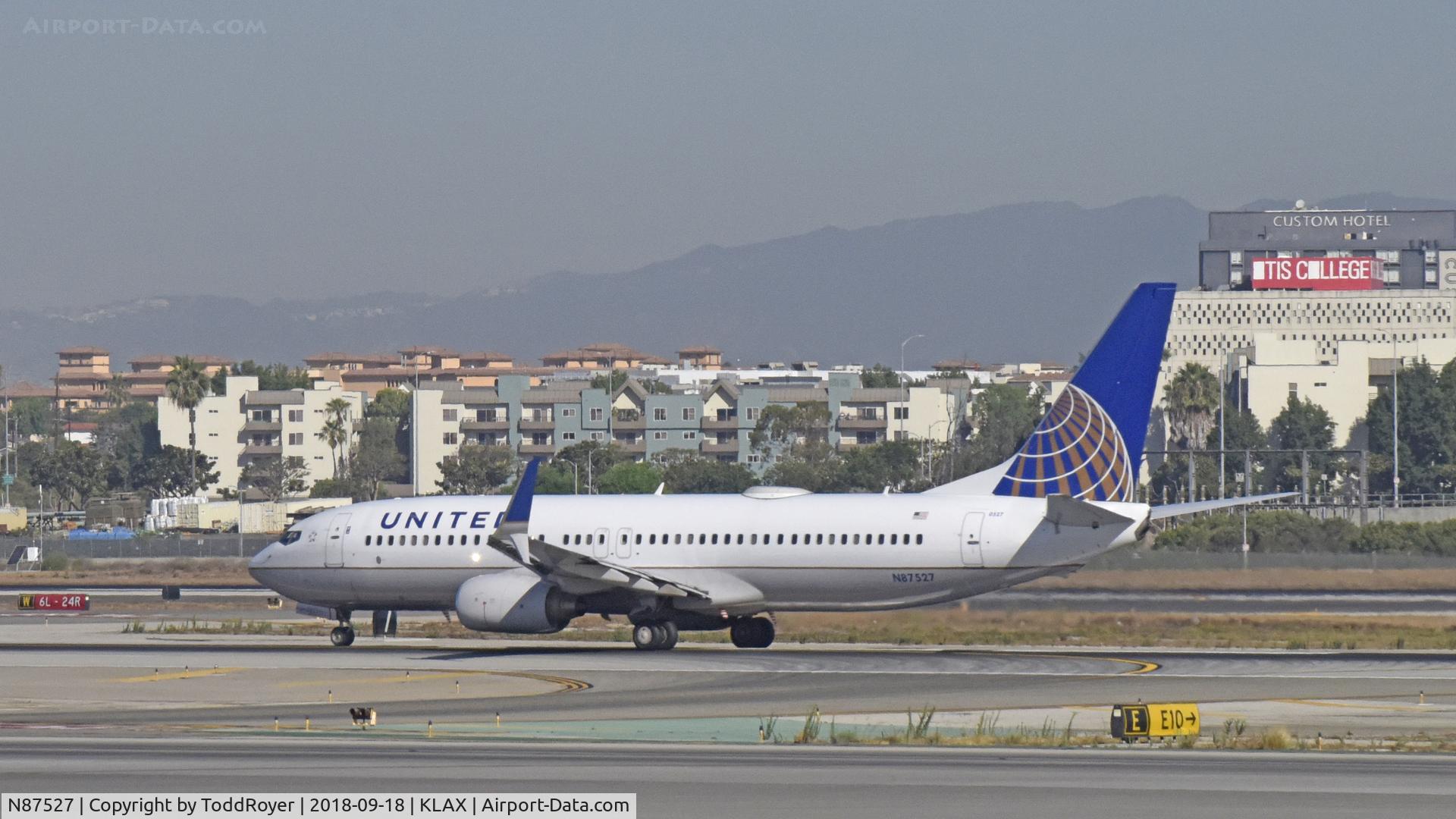 N87527, 2010 Boeing 737-824 C/N 38701, Departing LAX on 24L