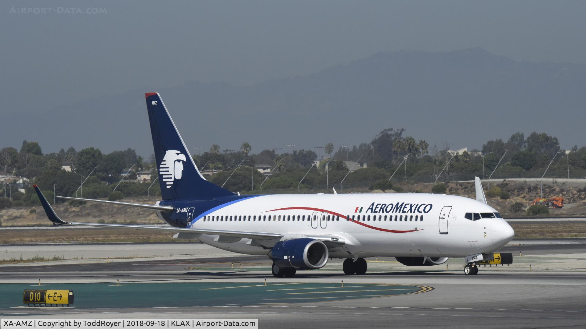 XA-AMZ, 2000 Boeing 737-8AS C/N 29927, Taxiing for departure at LAX