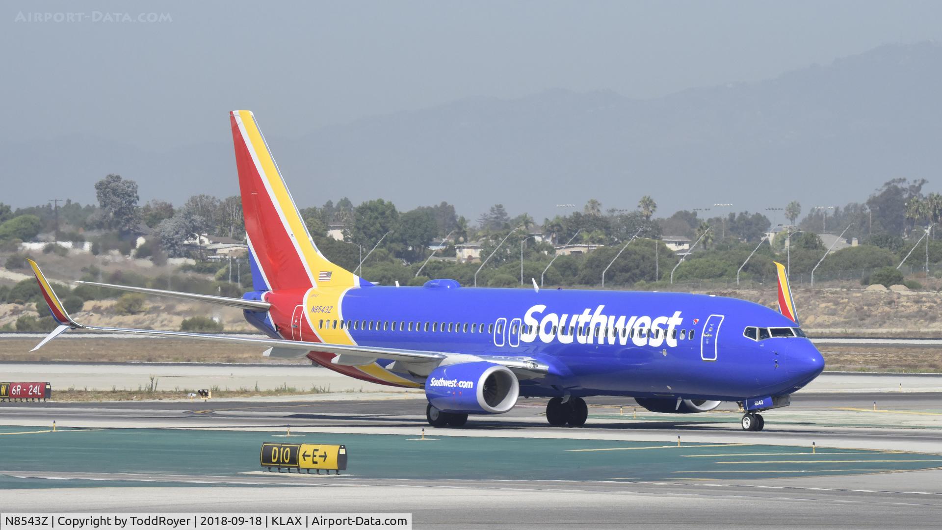 N8543Z, 2017 Boeing 737-8H4 C/N 63587, Taxiing at LAX