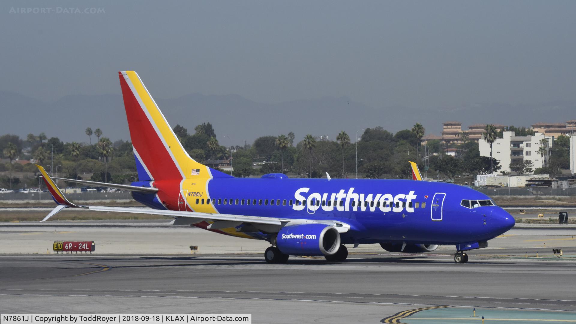 N7861J, 2005 Boeing 737-79P C/N 33008, Taxiing at LAX