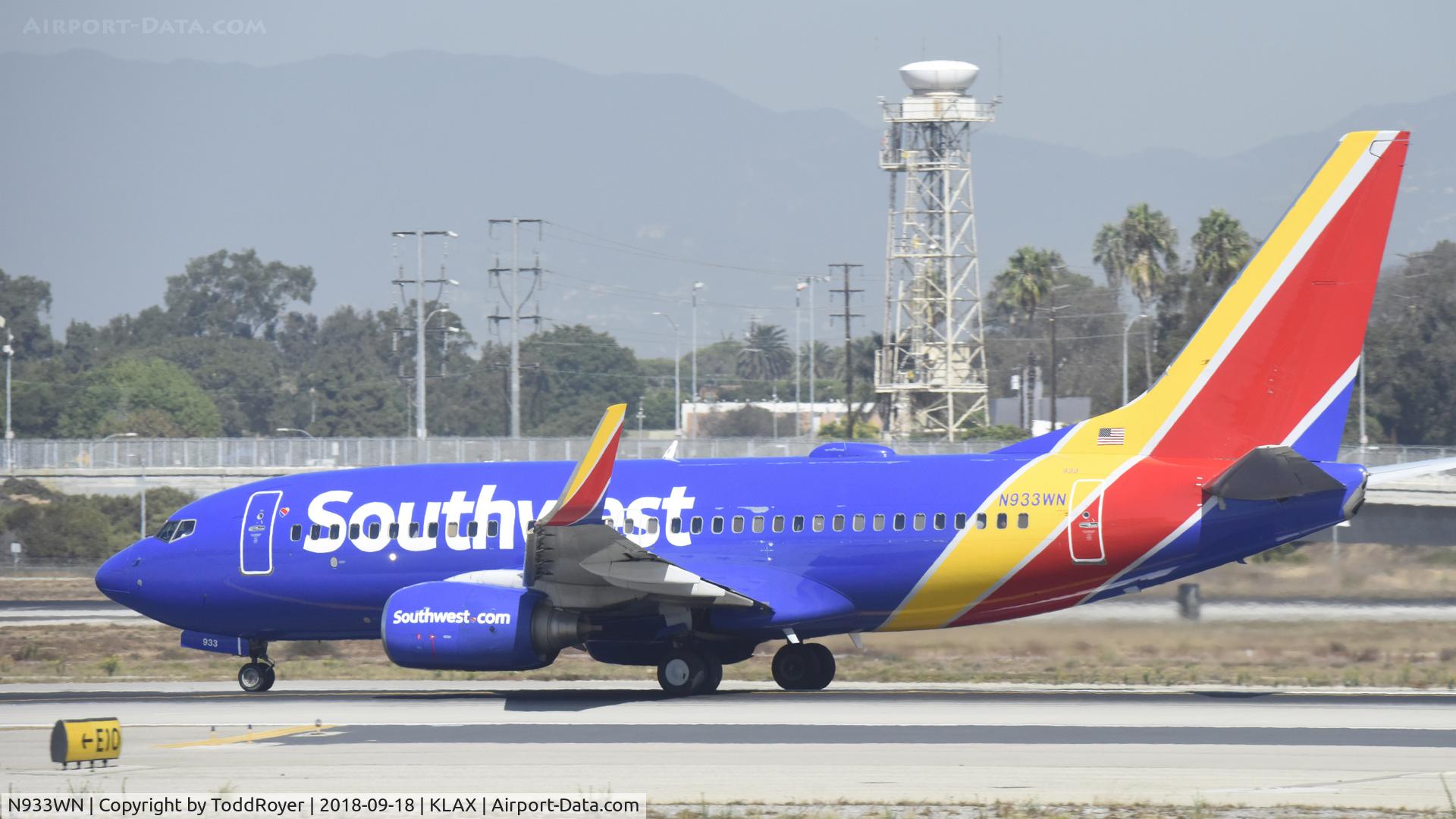 N770SA, 2000 Boeing 737-7H4 C/N 30589, Departing LAX on 24L