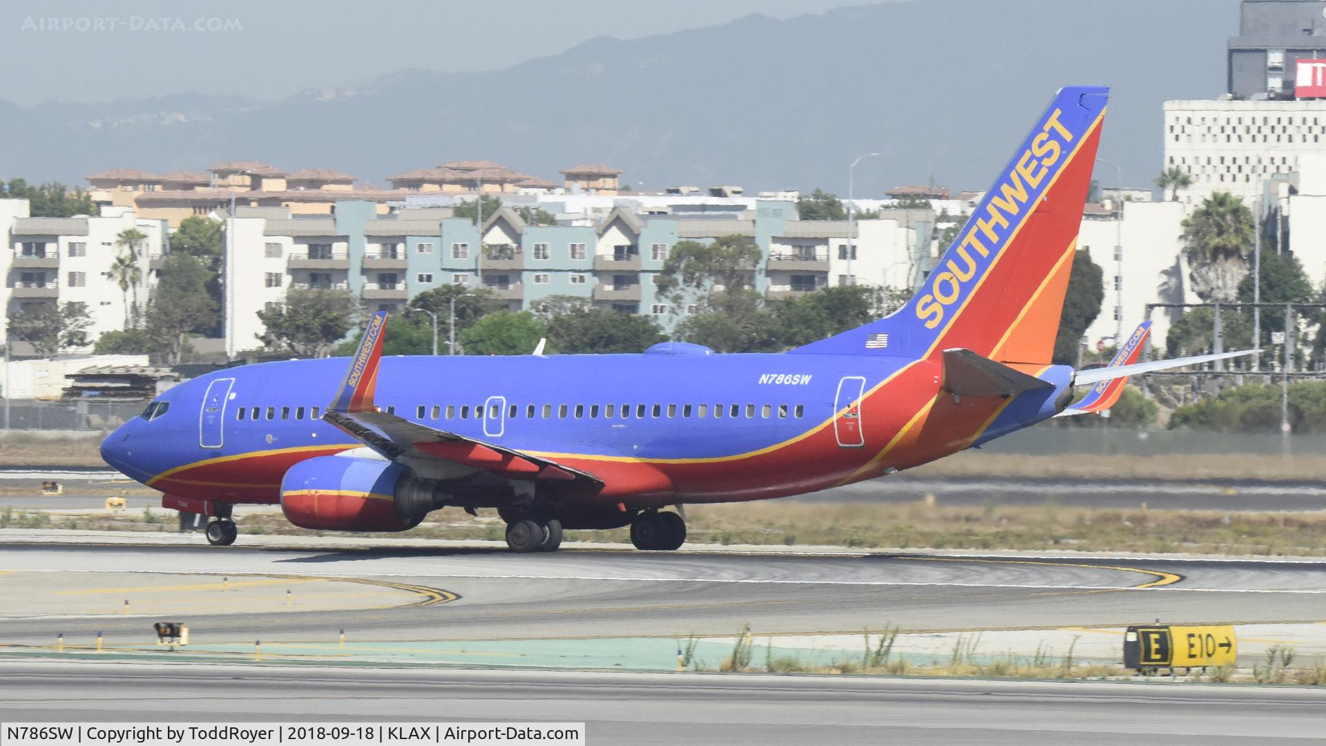 N786SW, 2000 Boeing 737-7H4 C/N 29811, Departing LAX on 24L