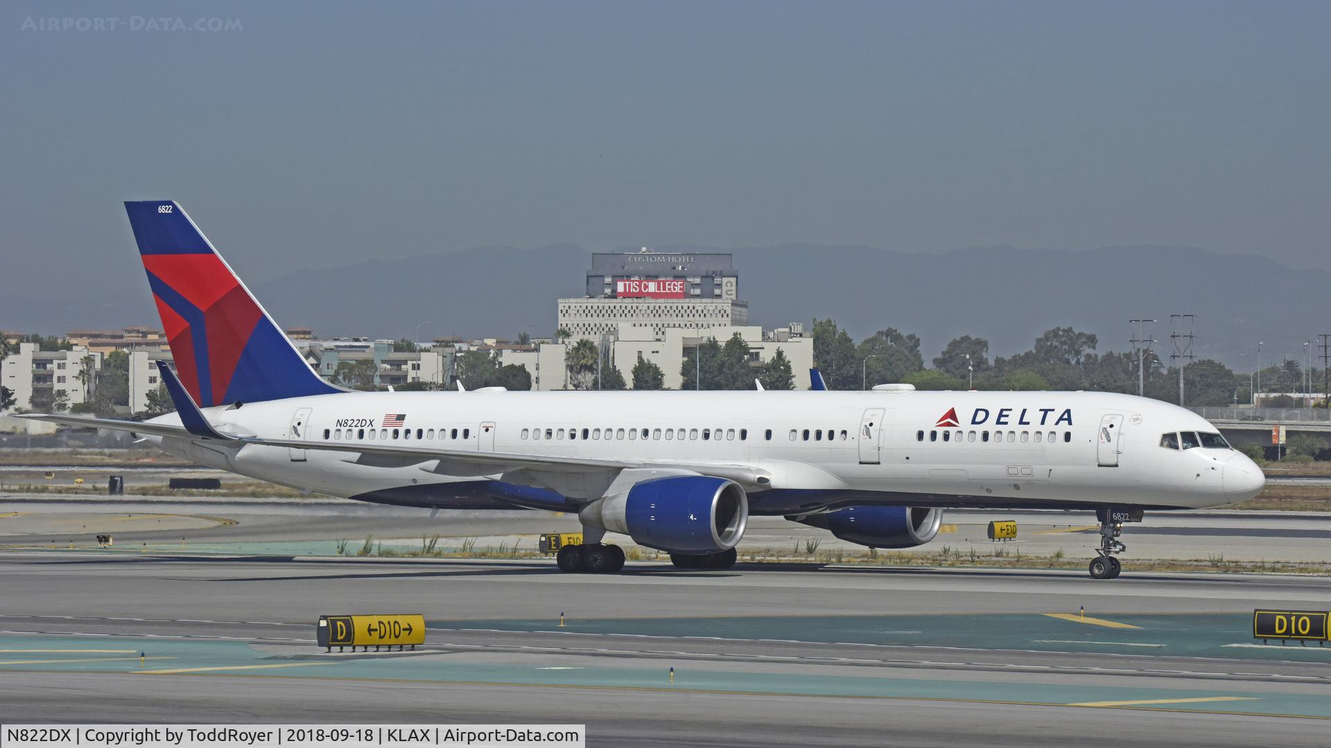 N3772H, 2010 Boeing 737-832 C/N 30823, Taxiing for departure at LAX