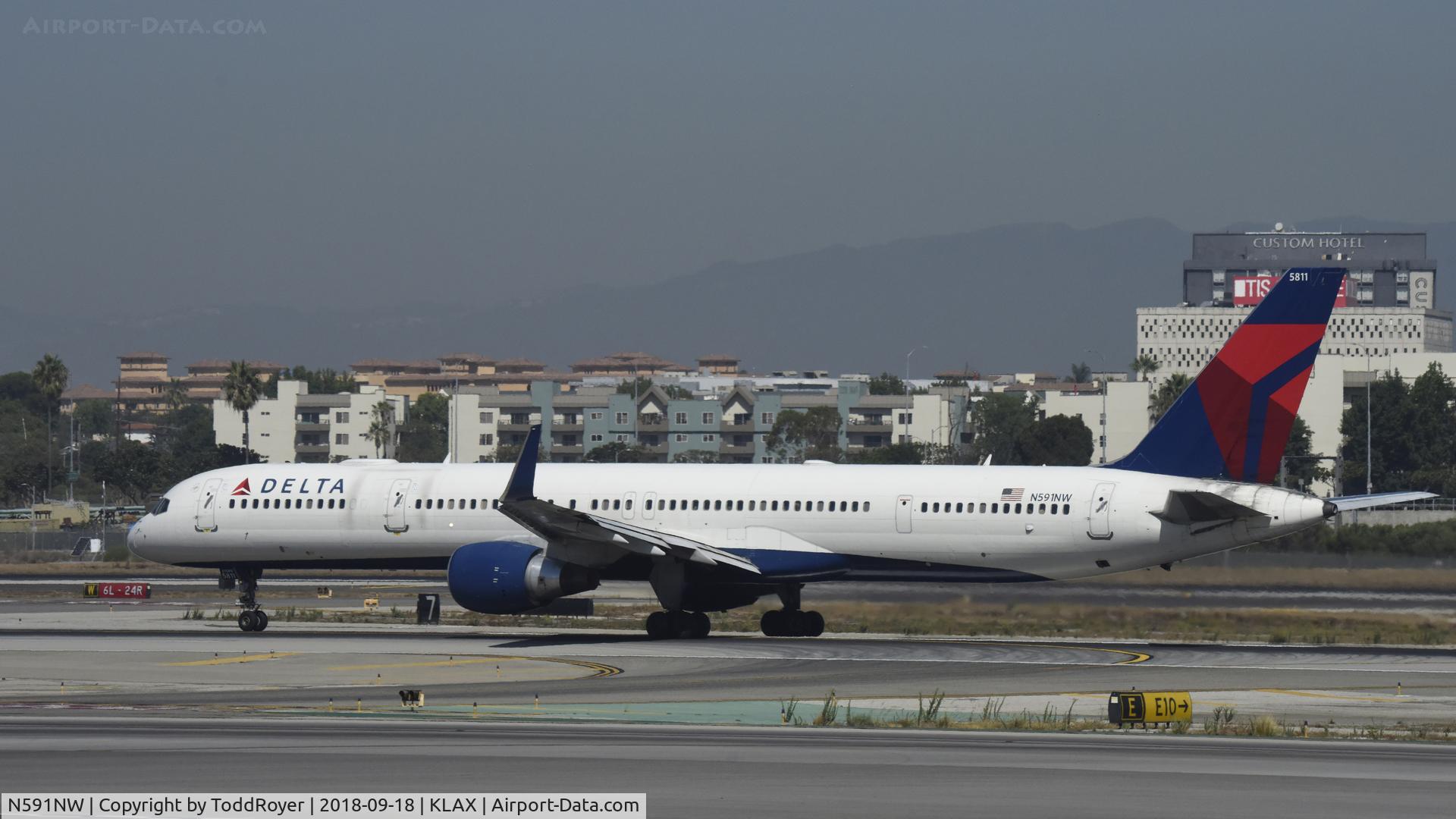 N591NW, 2003 Boeing 757-351 C/N 32991, Departing LAX on 24L