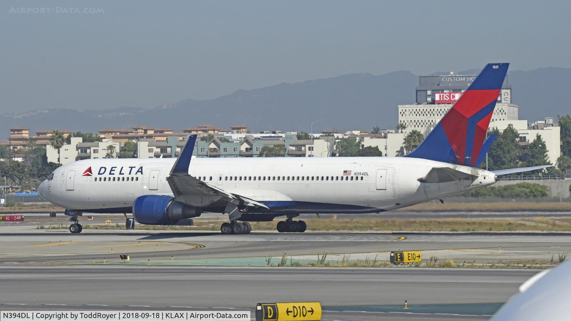 N394DL, 1995 Boeing 767-324/ER C/N 27394, Departing LAX on 24L