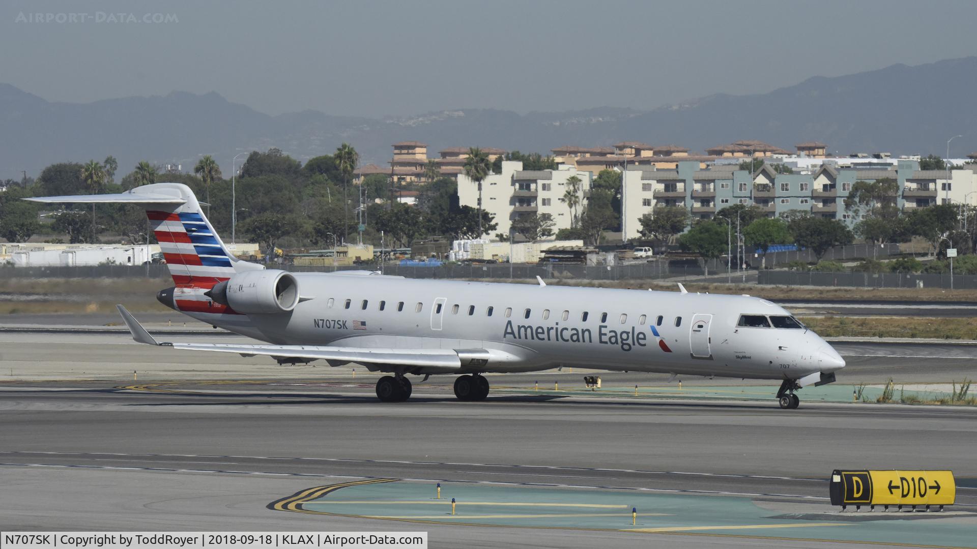 N707SK, 1999 Bombardier CRJ-701ER (CL-600-2C10) Regional Jet C/N 10003, Taxiing for departure at LAX