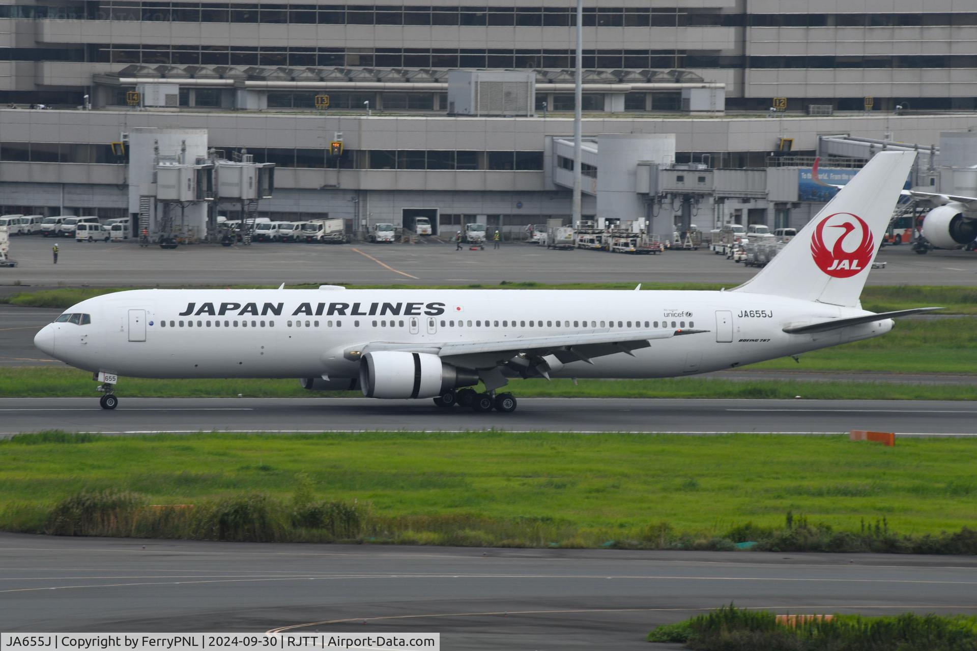 JA655J, 2011 Boeing 767-346/ER C/N 40367, Arrival of JAL B763
