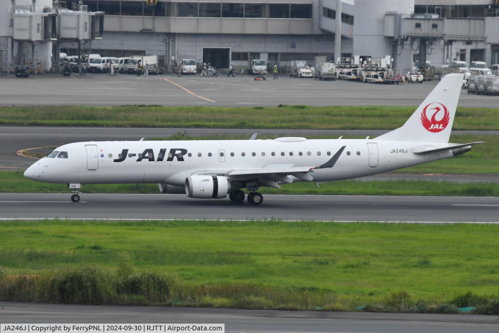 JA246J, 2017 Embraer ERJ-190STD (ERJ-190-100) C/N 19000728, J-Air ERJ190 landing in HND