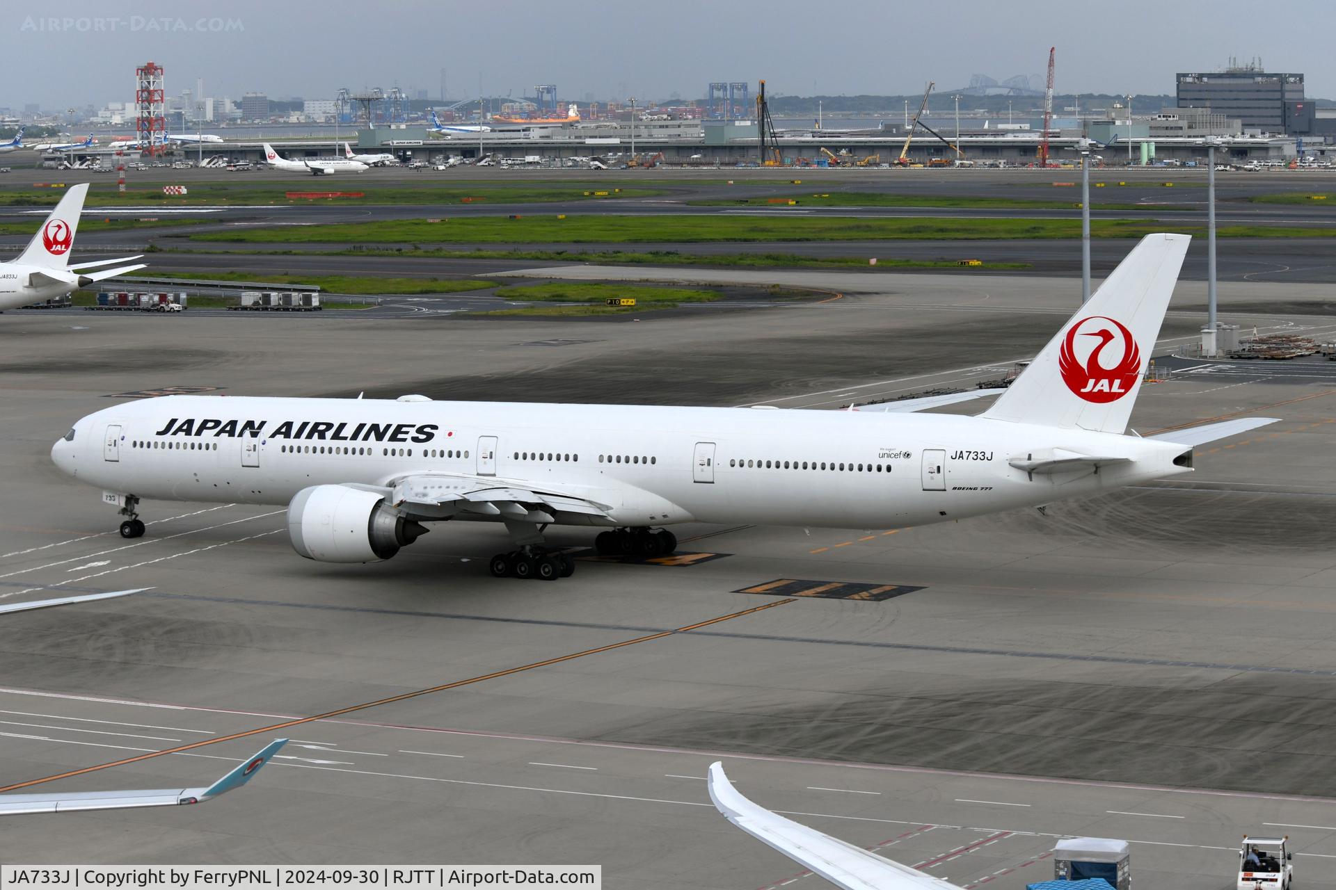 JA733J, 2005 Boeing 777-346/ER C/N 32432, JAL B773 ready to perform its next flight