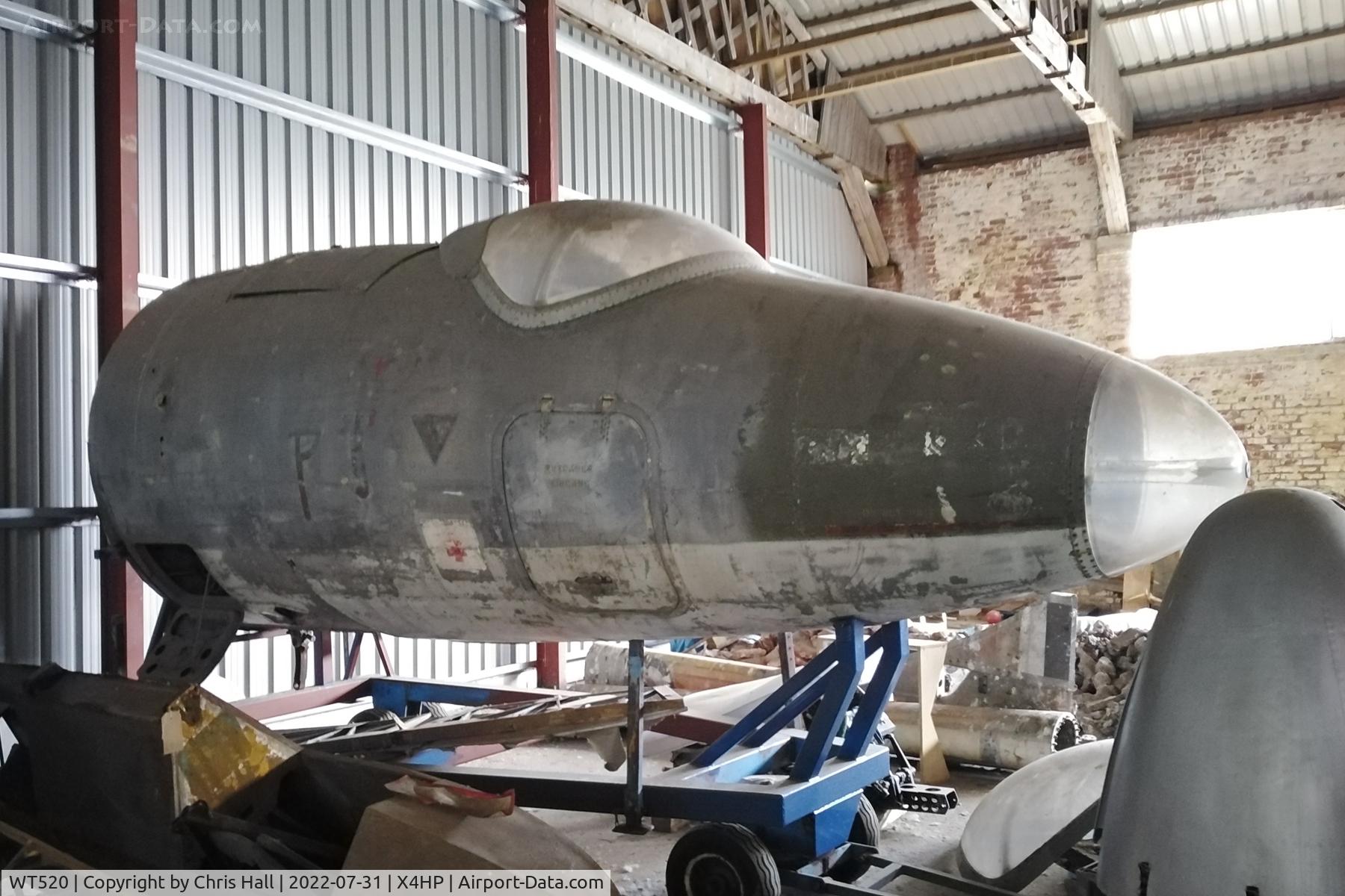 WT520, 1955 English Electric Canberra PR.7 C/N 71413, Hooton Park