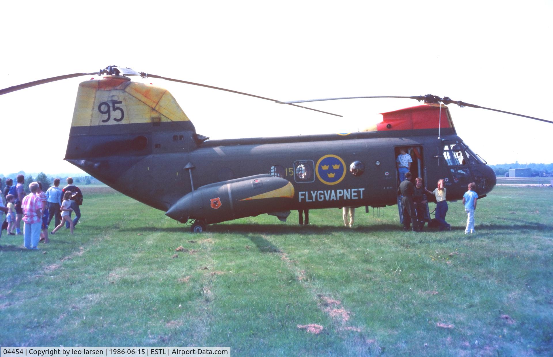 04454, 1963 Boeing-Vertol 107 HKP 4A C/N 404, Ljungbyhed F.5 15.6.1986