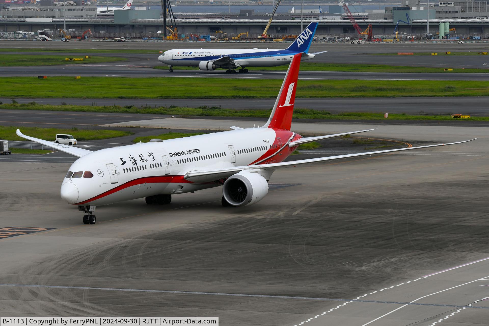 B-1113, 2018 Boeing 787-9 Dreamliner Dreamliner C/N 63708, Shanghai B789 taxying to its gate