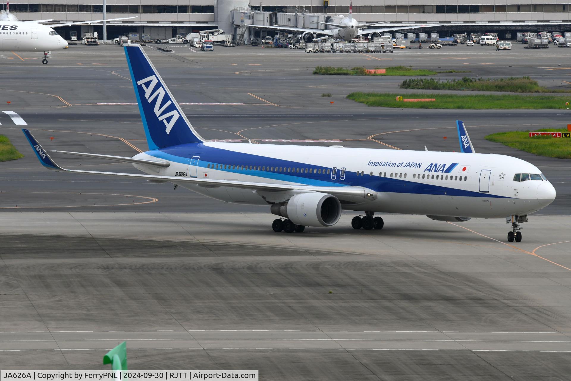 JA626A, 2011 Boeing 767-381/ER C/N 40897, ANA B763 taxying to its gate at T3