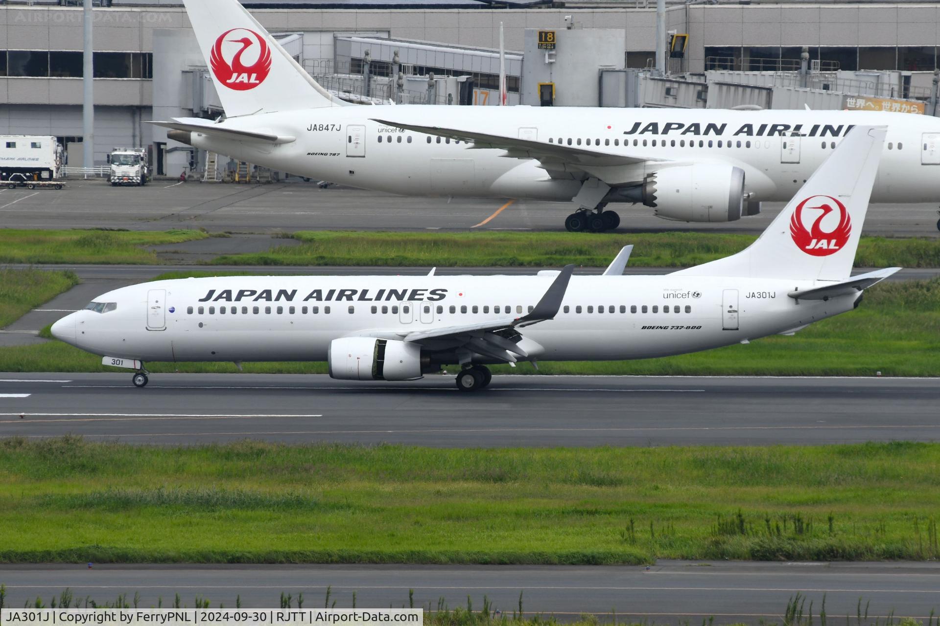 JA301J, 2006 Boeing 737-846 C/N 35330, JAL B738