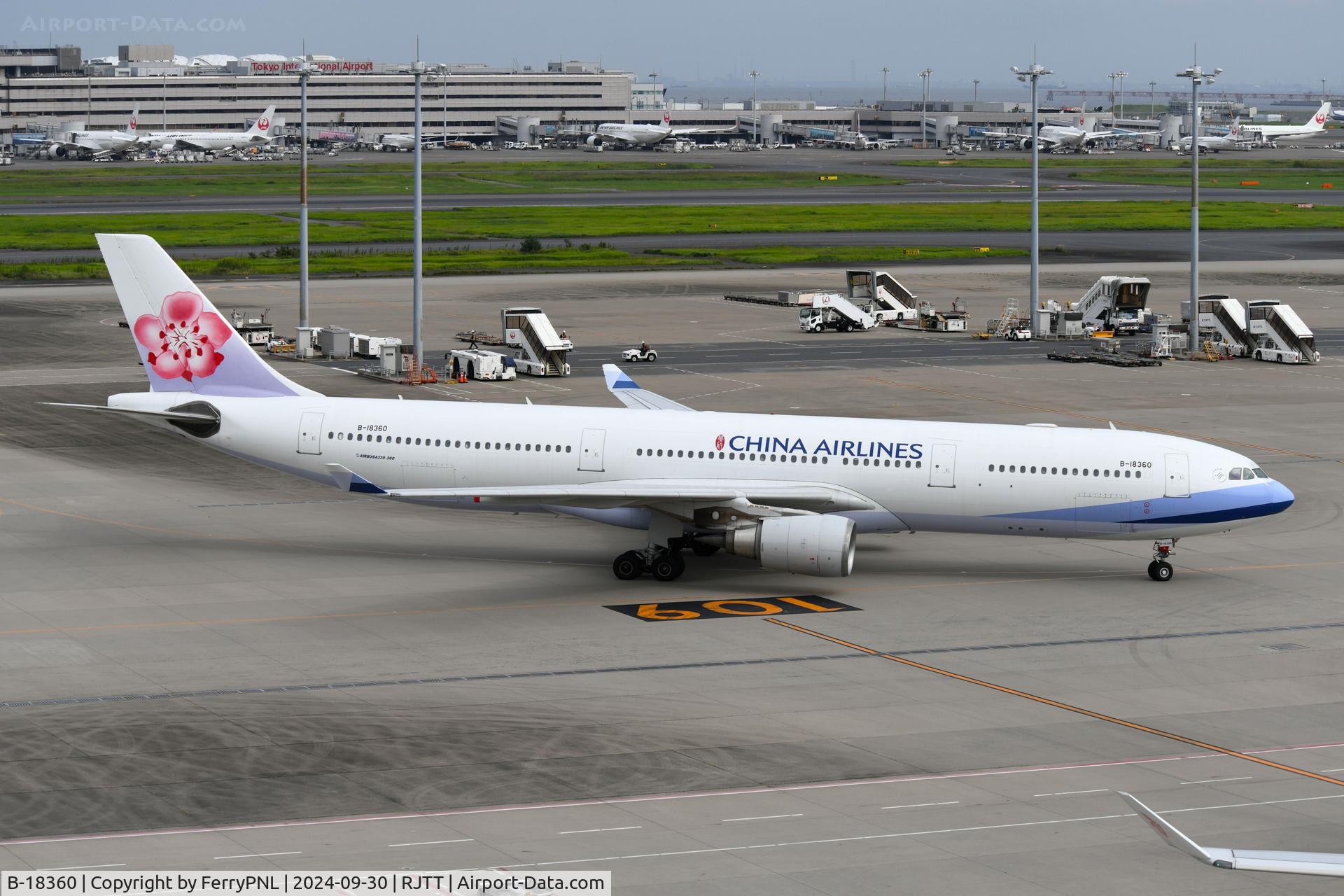 B-18360, 2013 Airbus A330-302 C/N 1450, China Airlines A333 taxying to its gate