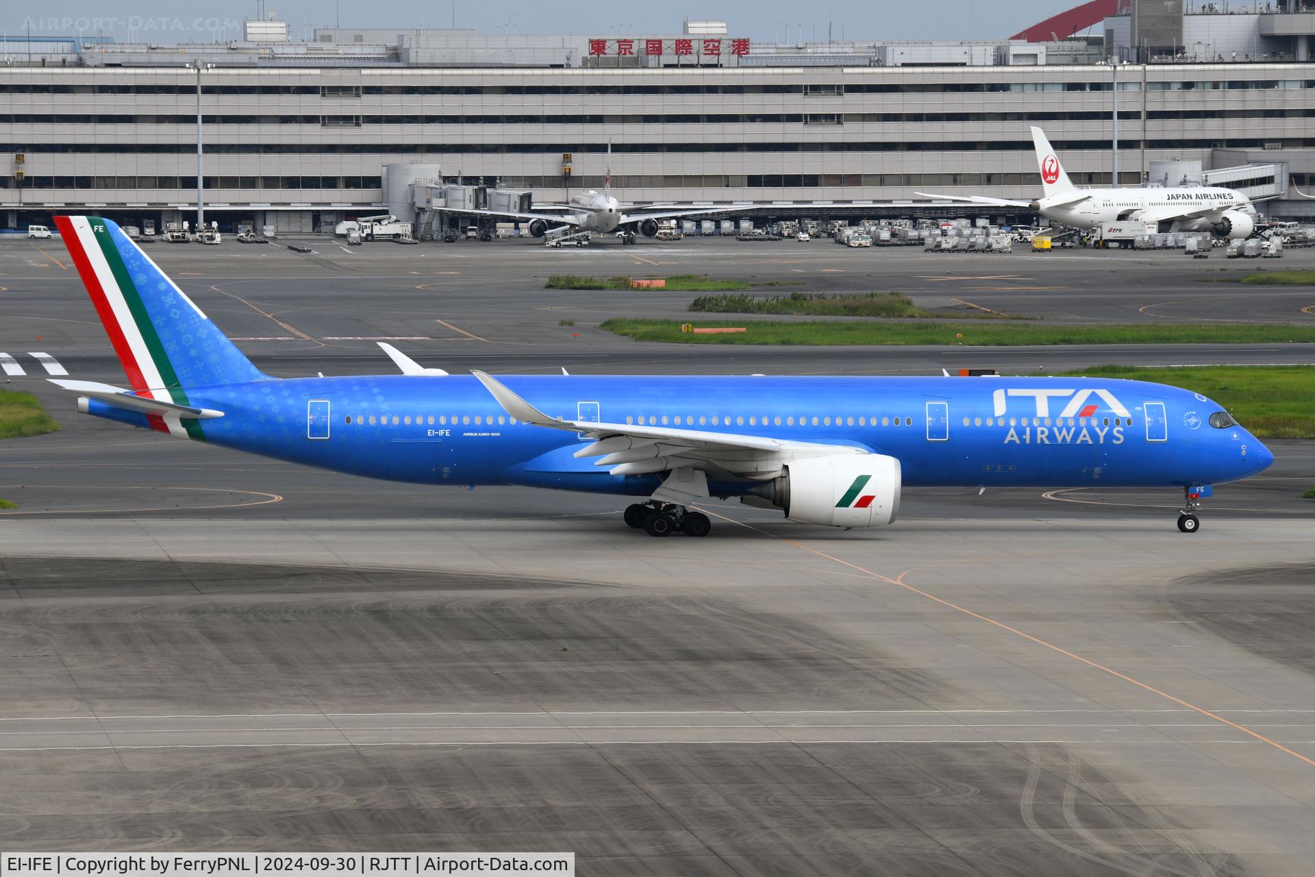 EI-IFE, 2019 Airbus A350-941 C/N 285, ITA A359 departing for Italy