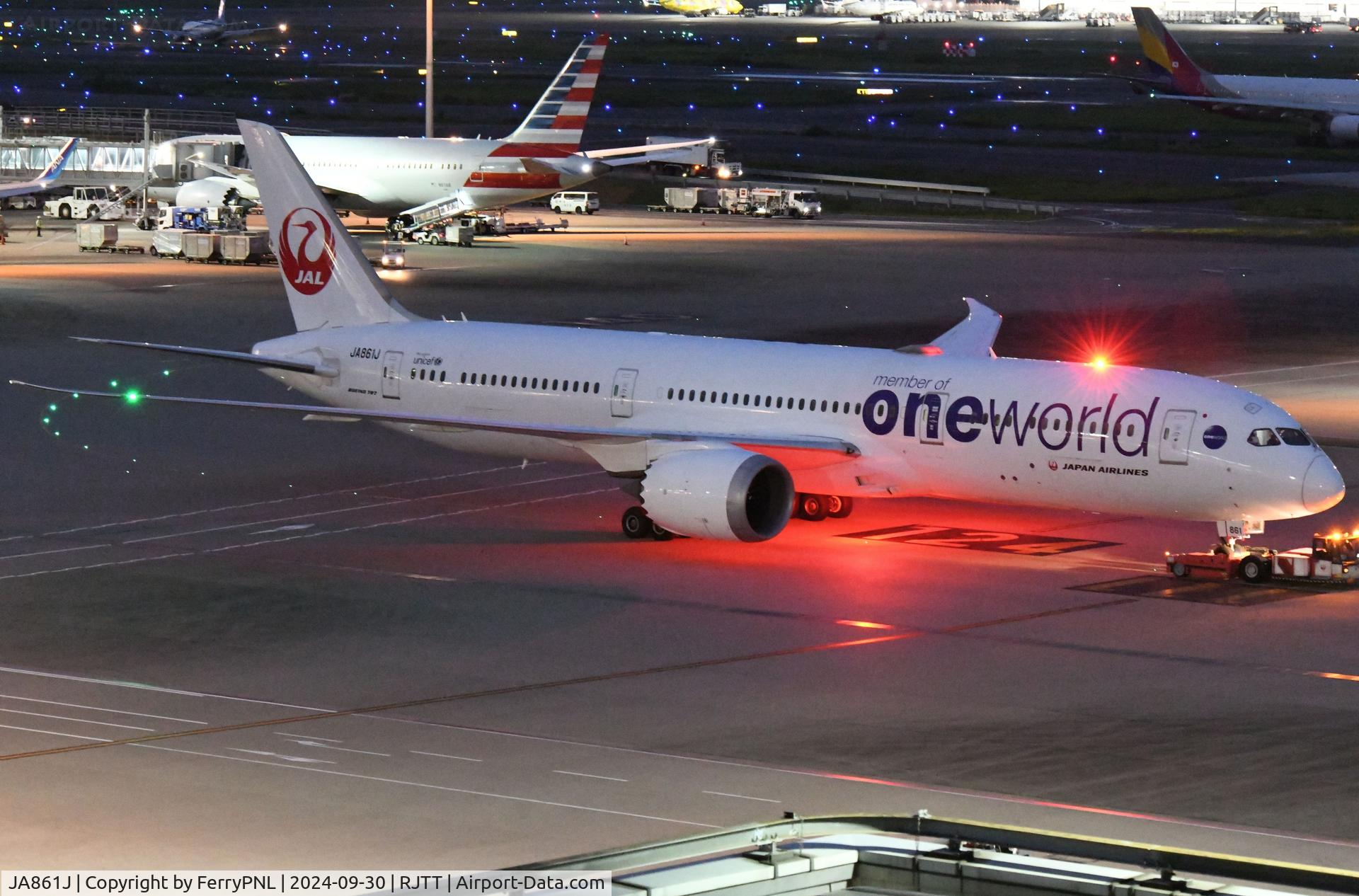 JA861J, 2013 Boeing 787-9 Dreamliner Dreamliner C/N 35422, JAL B789  pushed-back